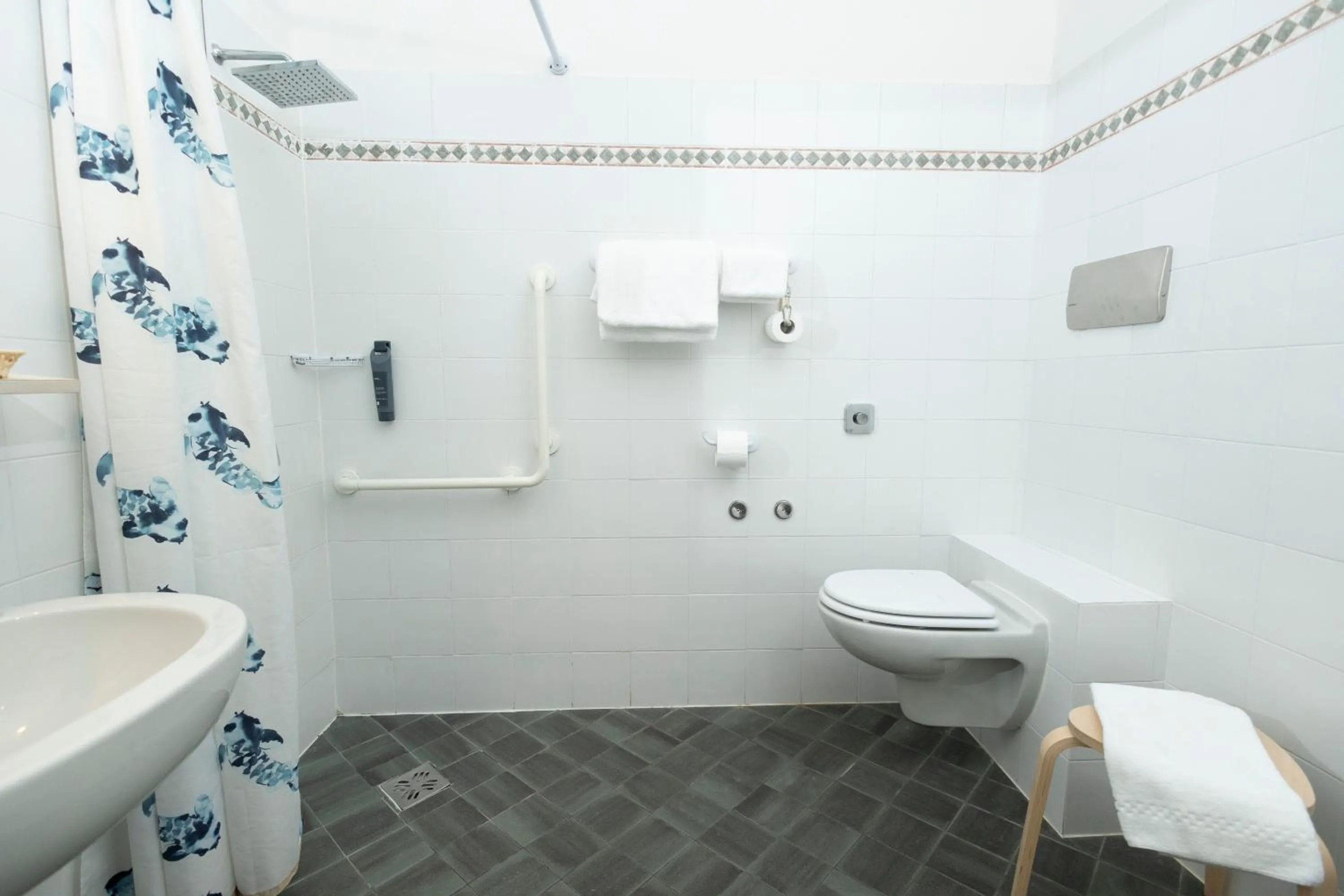 Shower in Hotel Berta