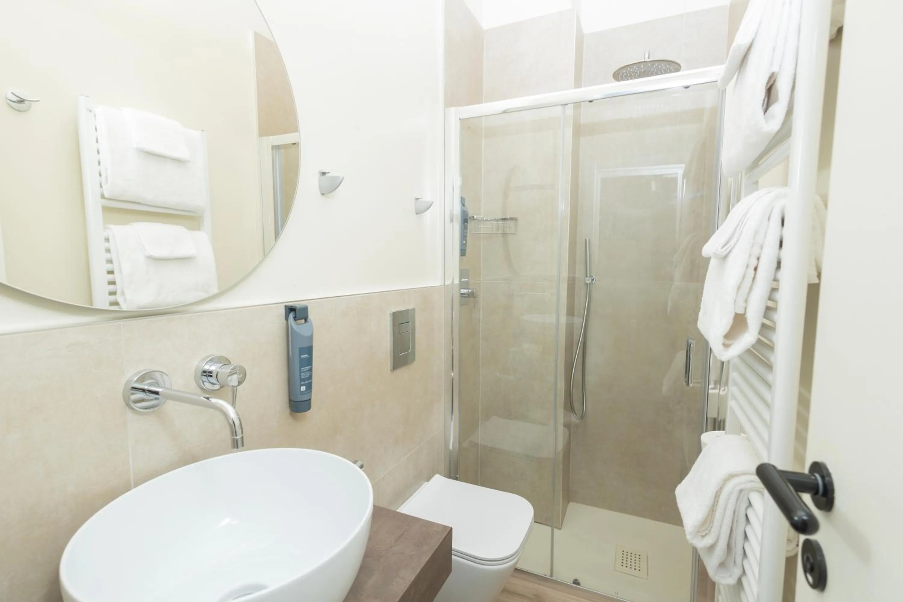 Shower in Hotel Berta