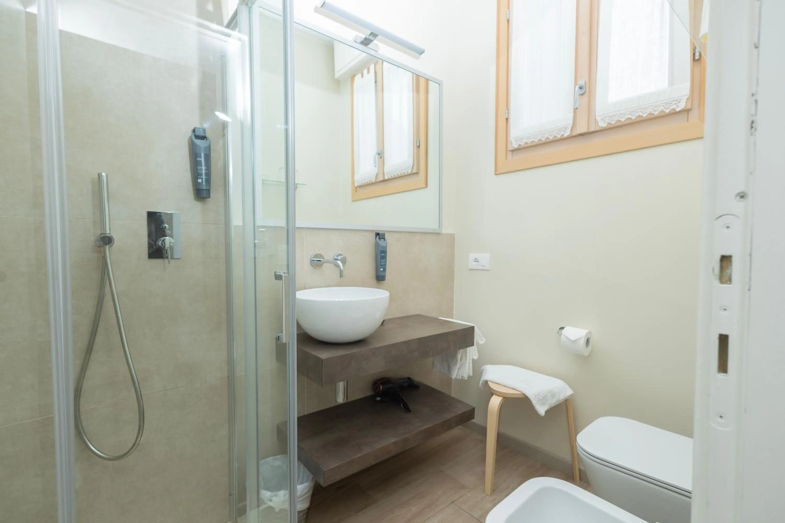 Shower in Hotel Berta