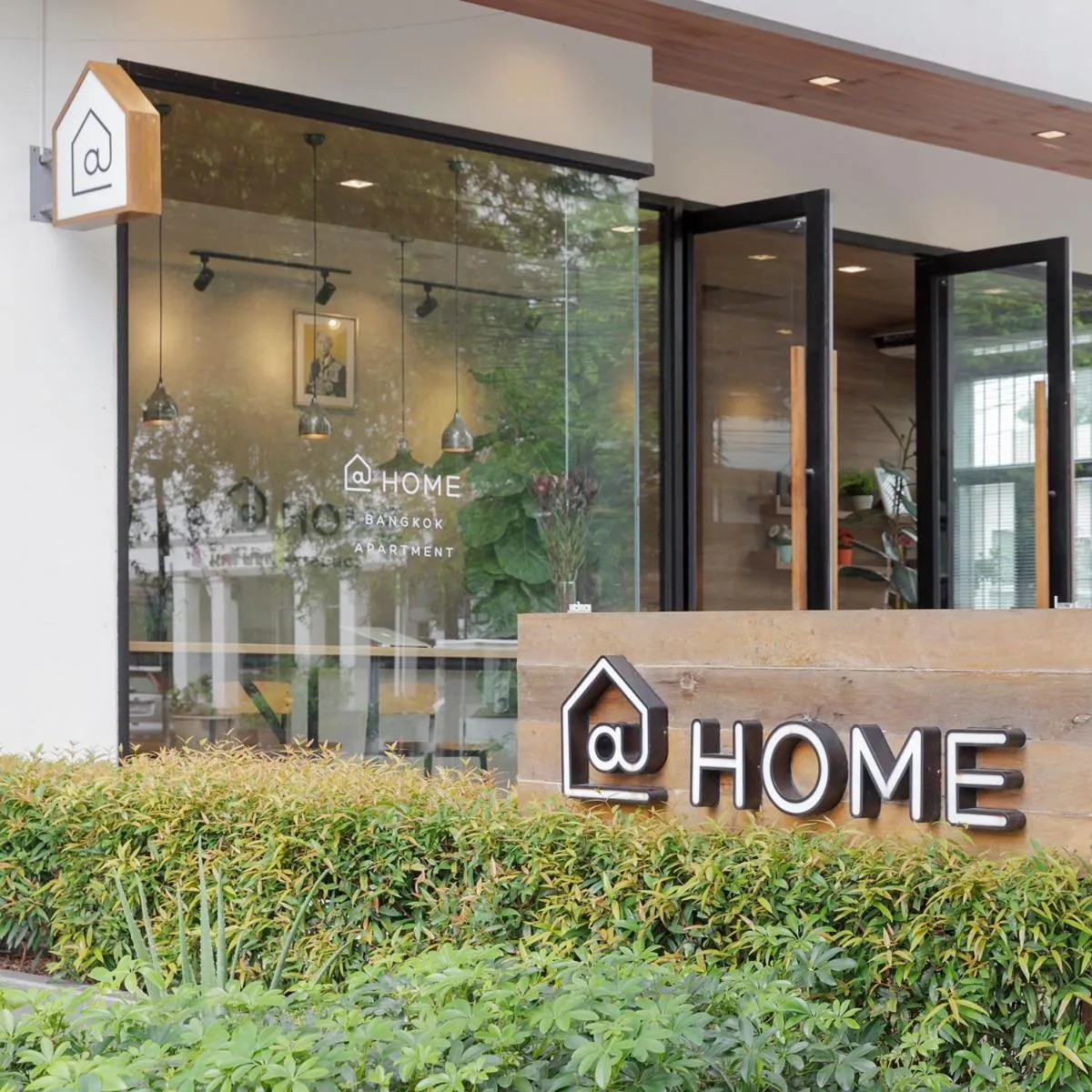 Facade/entrance in @Home Residence