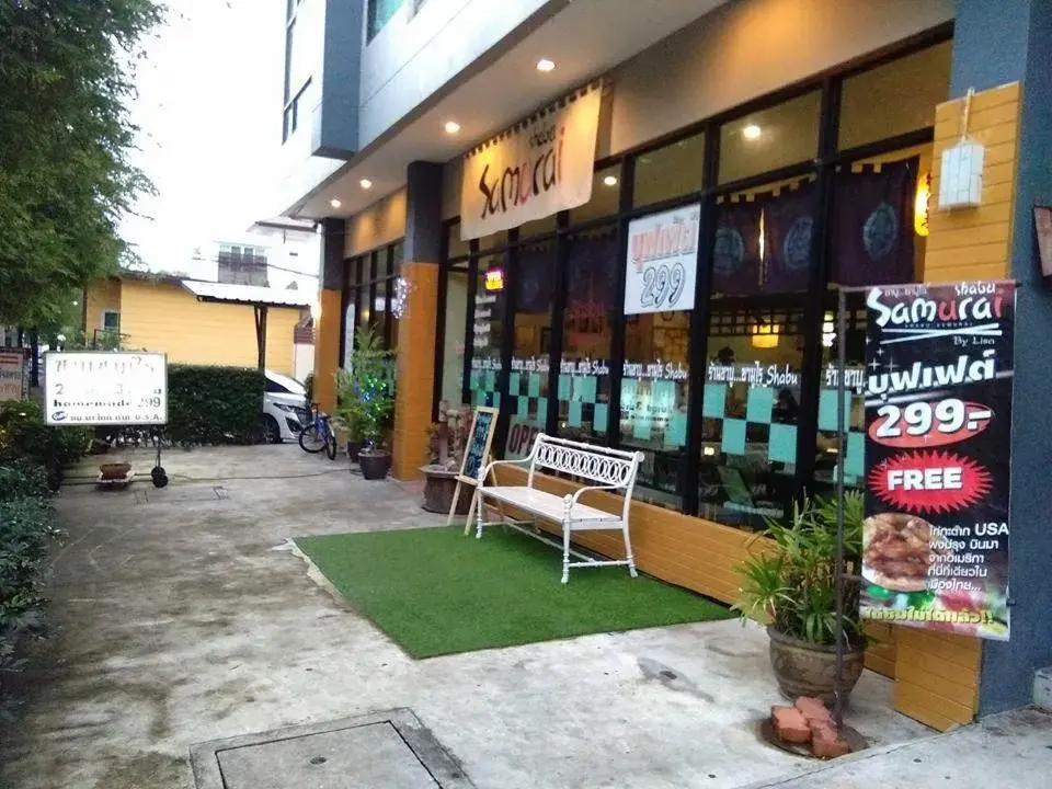 Restaurant/places to eat in @Home Residence Restaurant/places to eat in @Home Residence