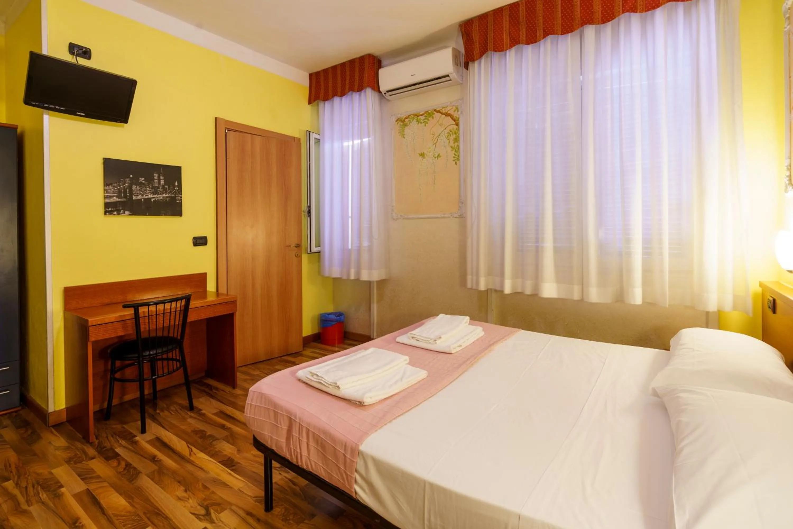 Bed in Hotel America