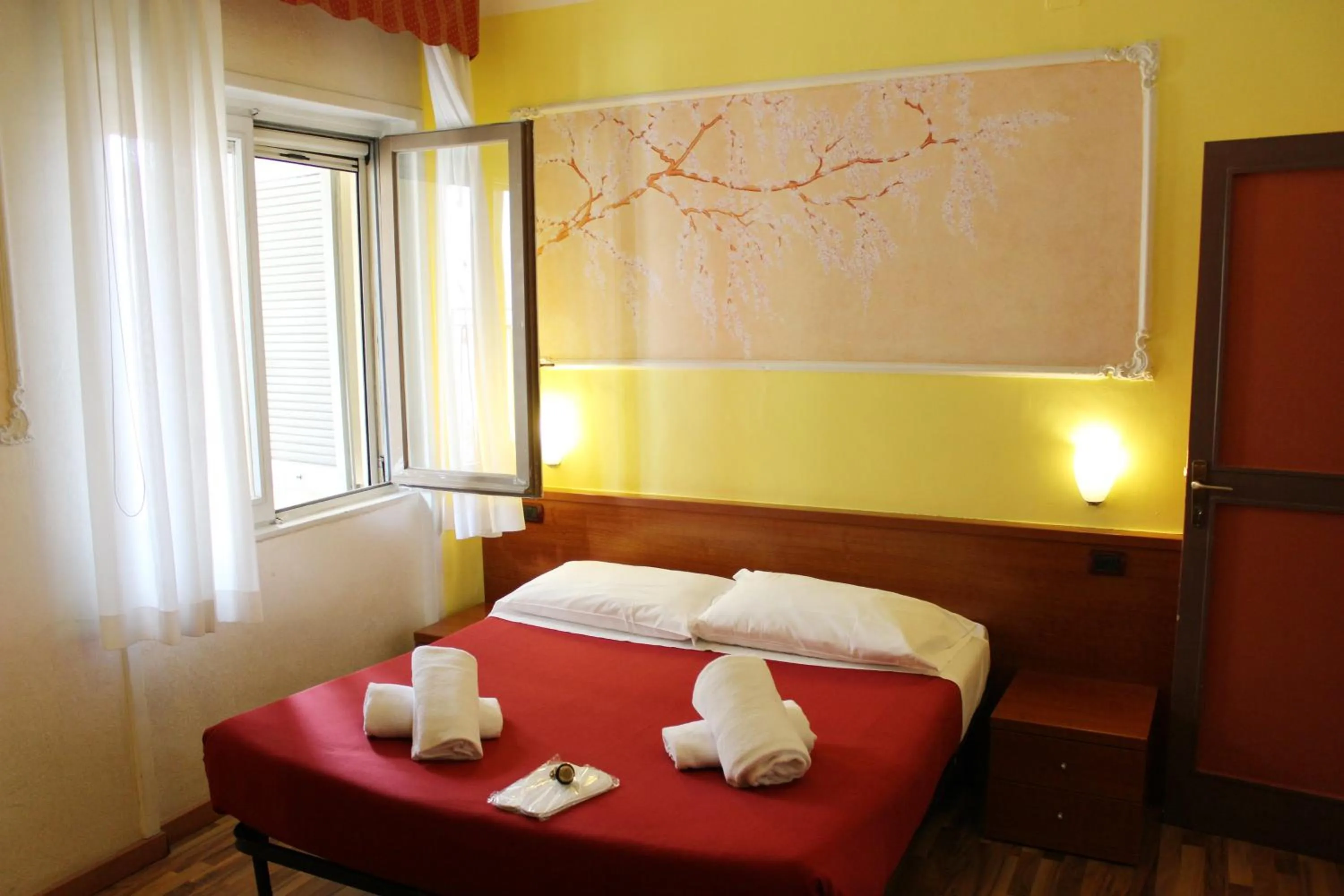 bunk bed, Bed in Hotel America