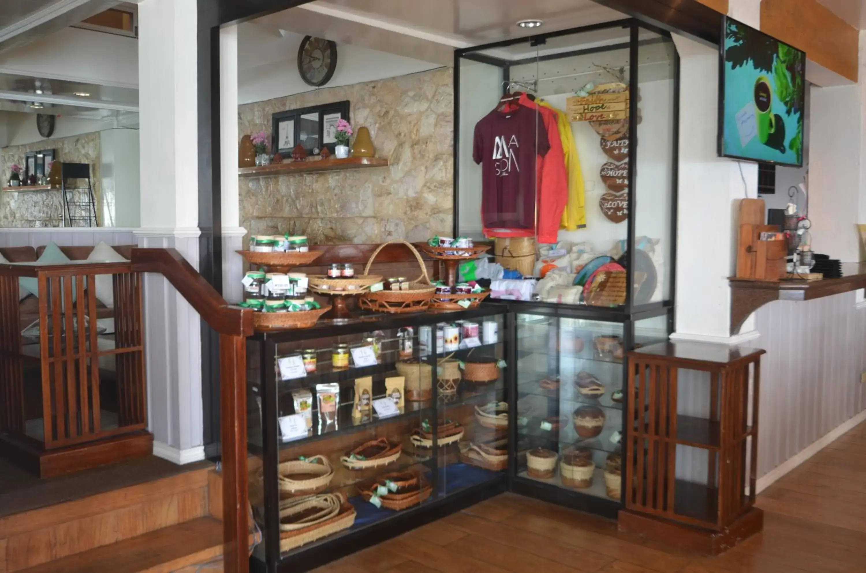 On-site shops in Mines View Park Hotel On-site shops in Mines View Park Hotel