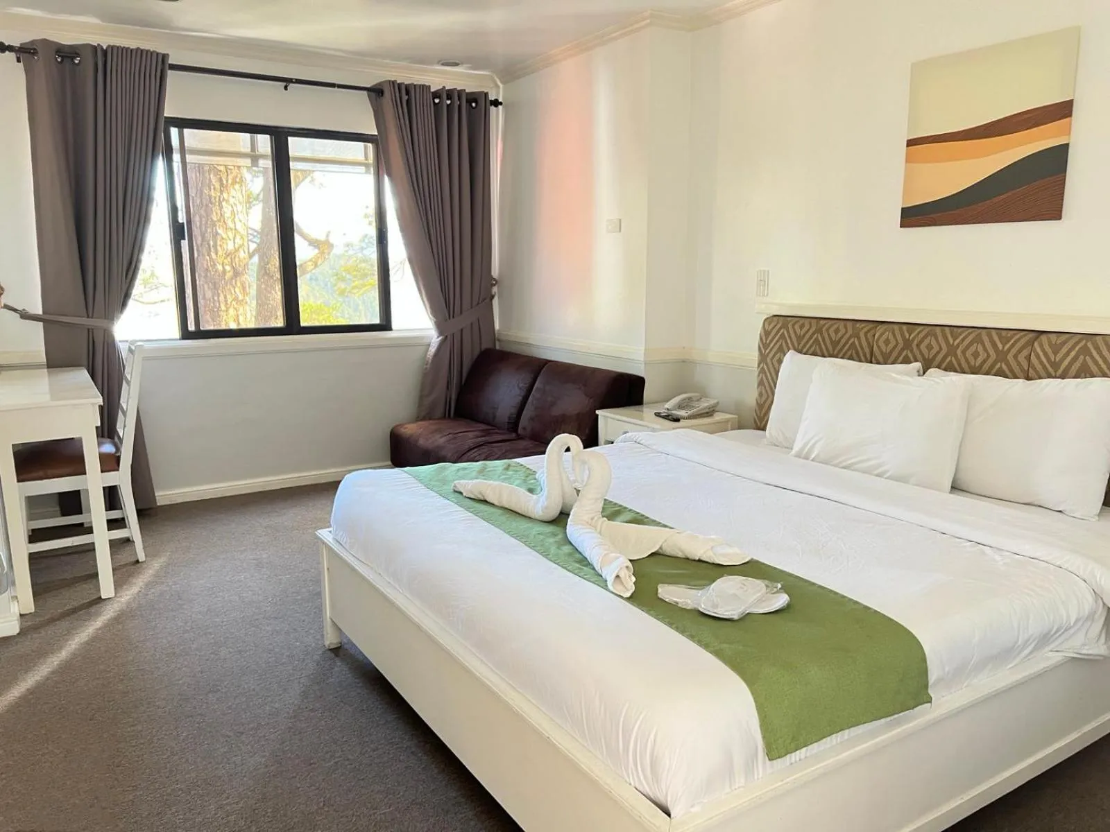 Property building, Bed in Mines View Park Hotel