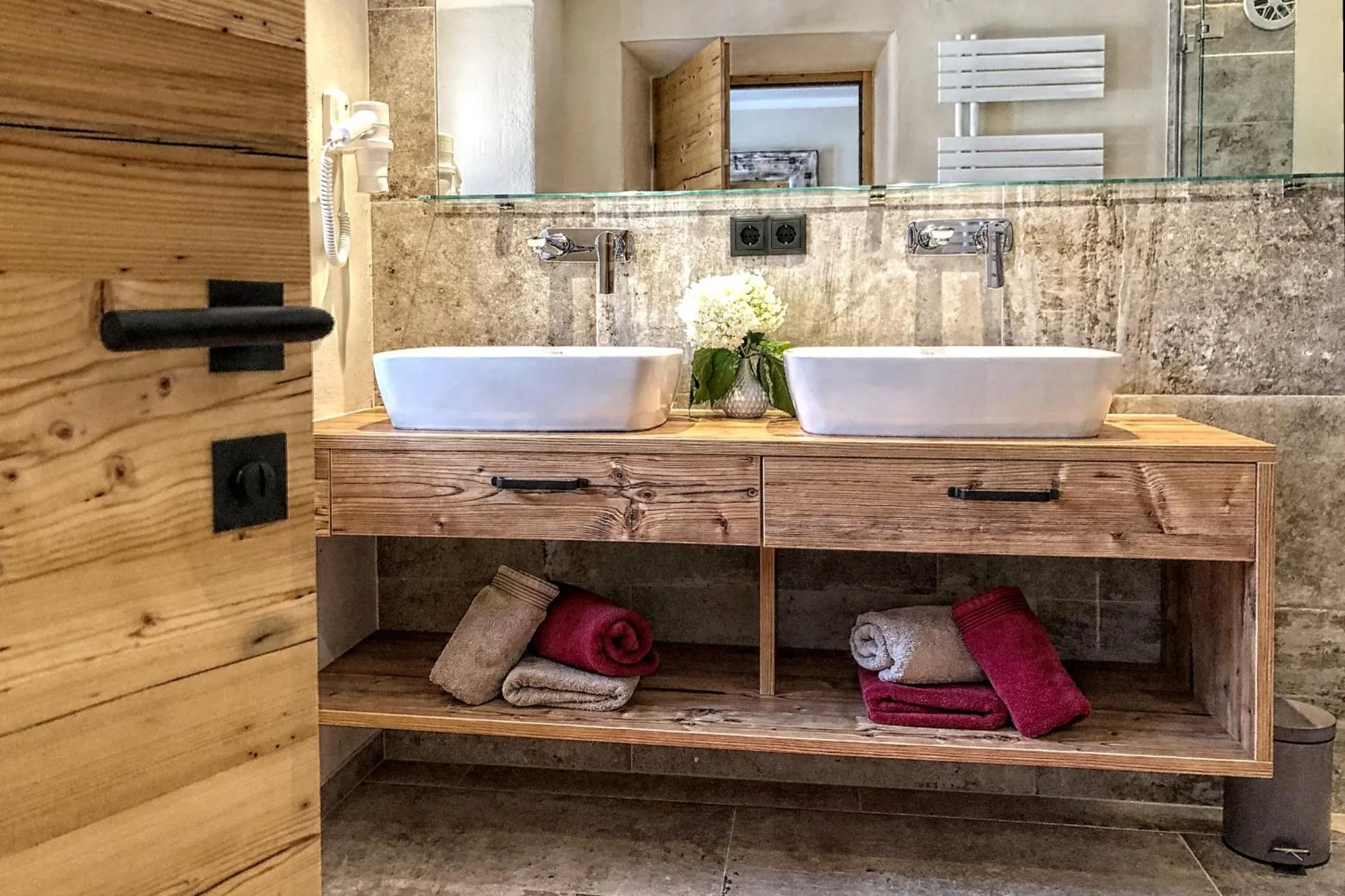 Bathroom in Pircher-Maes Apart & Stubaital