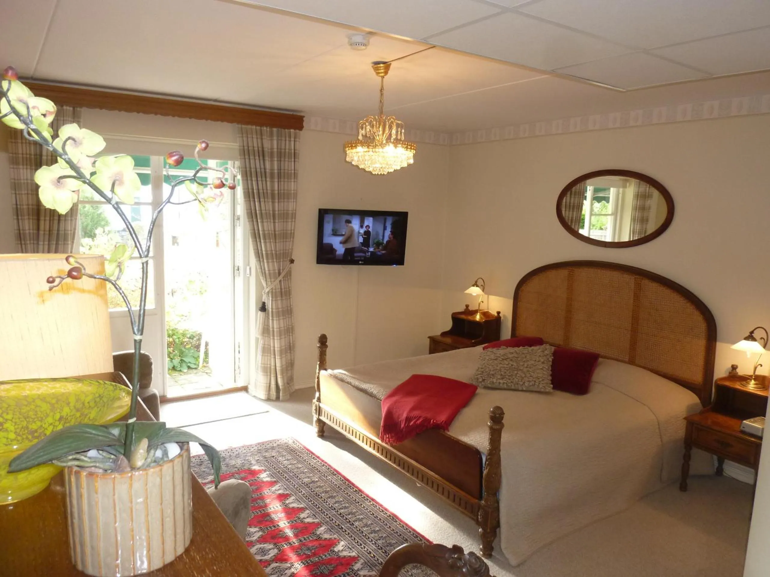 Photo of the whole room, Bed in Nya Pallas Hotel