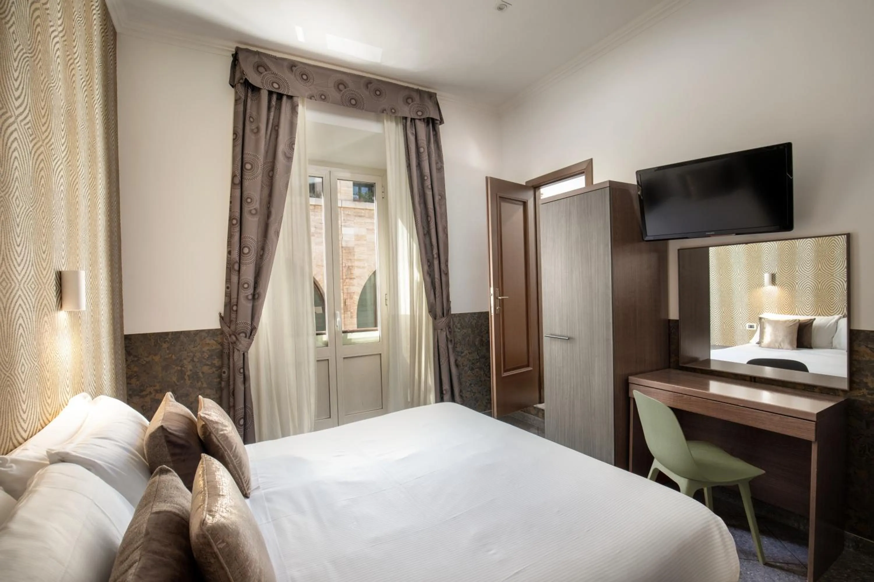 Bedroom, Bed in Hotel Ciao