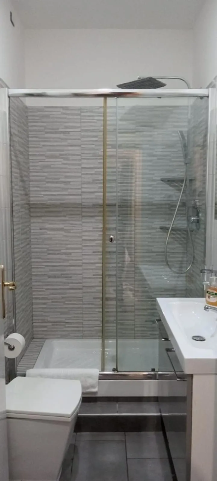 Shower in Hotel Ciao