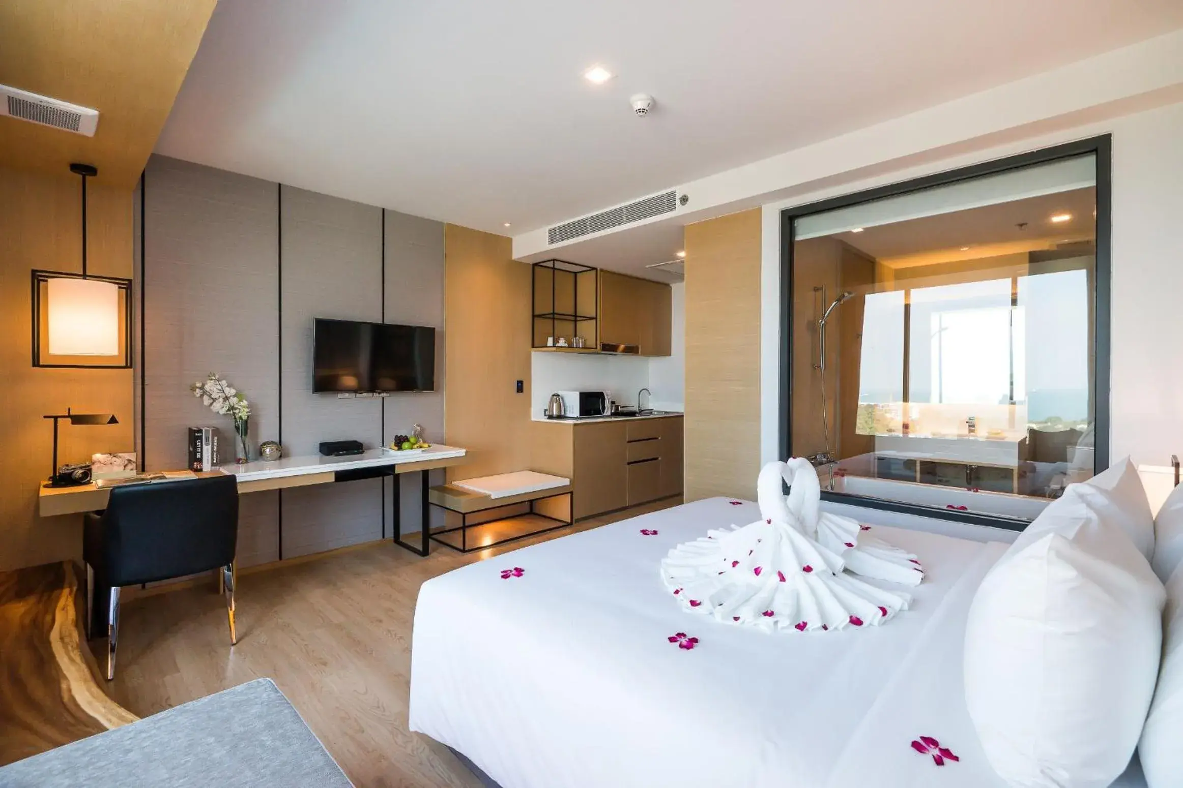 Bedroom, Bed in Arize Hotel Sri Racha Bedroom, Bed in Arize Hotel Sri Racha