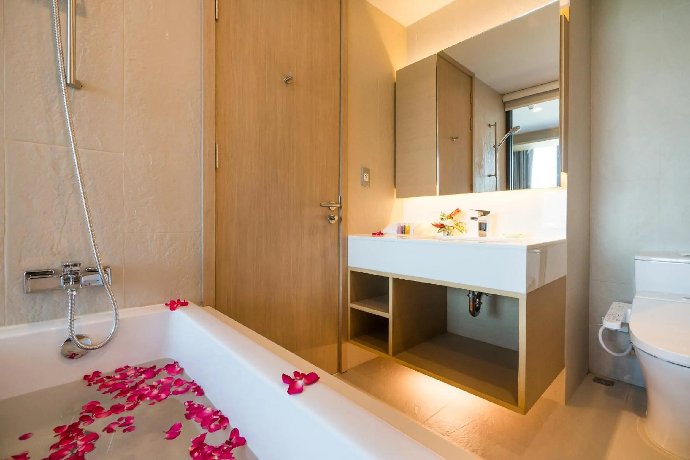 Bathroom, Bed in Arize Hotel Sri Racha