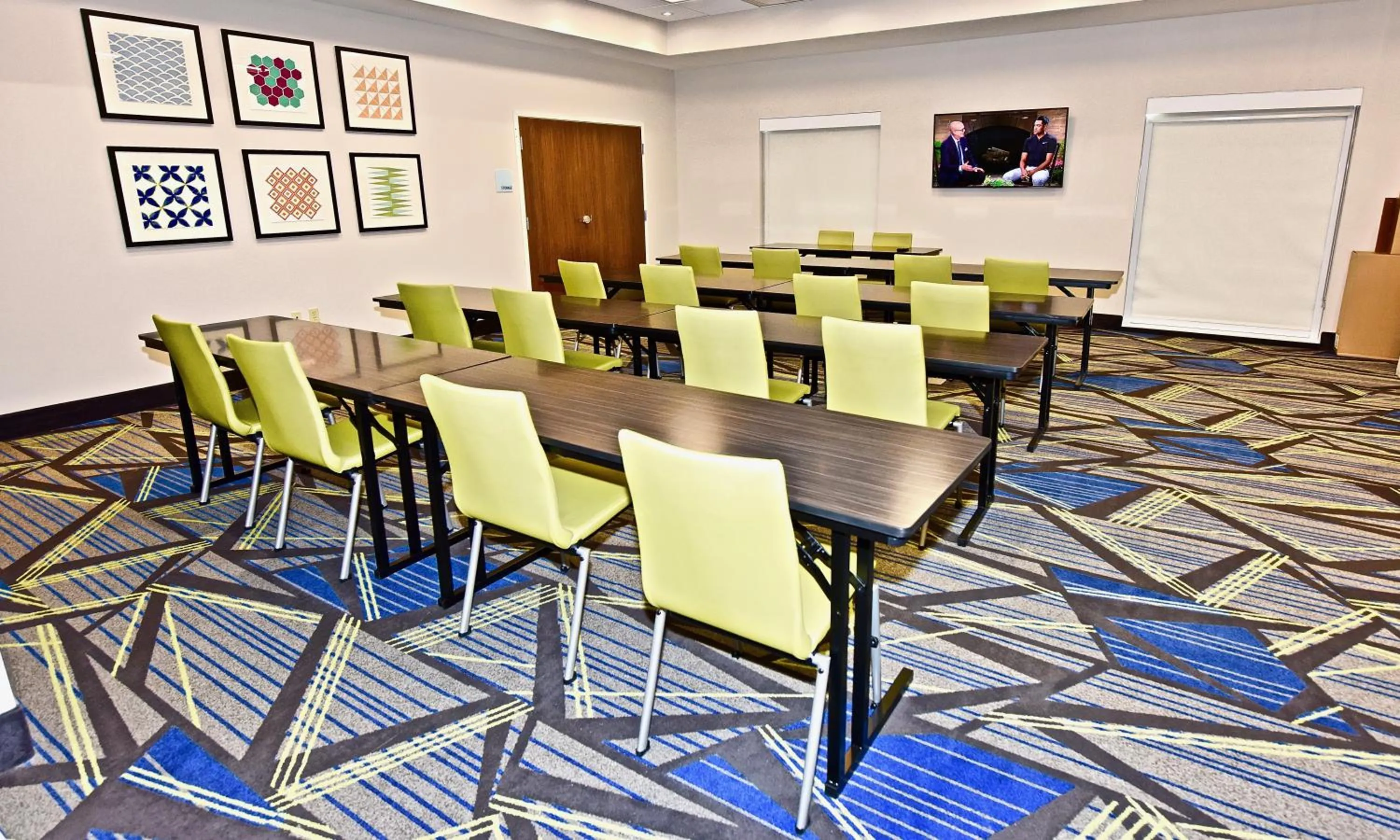 Meeting/conference room in Holiday Inn Express & Suites - Perryville I-55, an IHG Hotel
