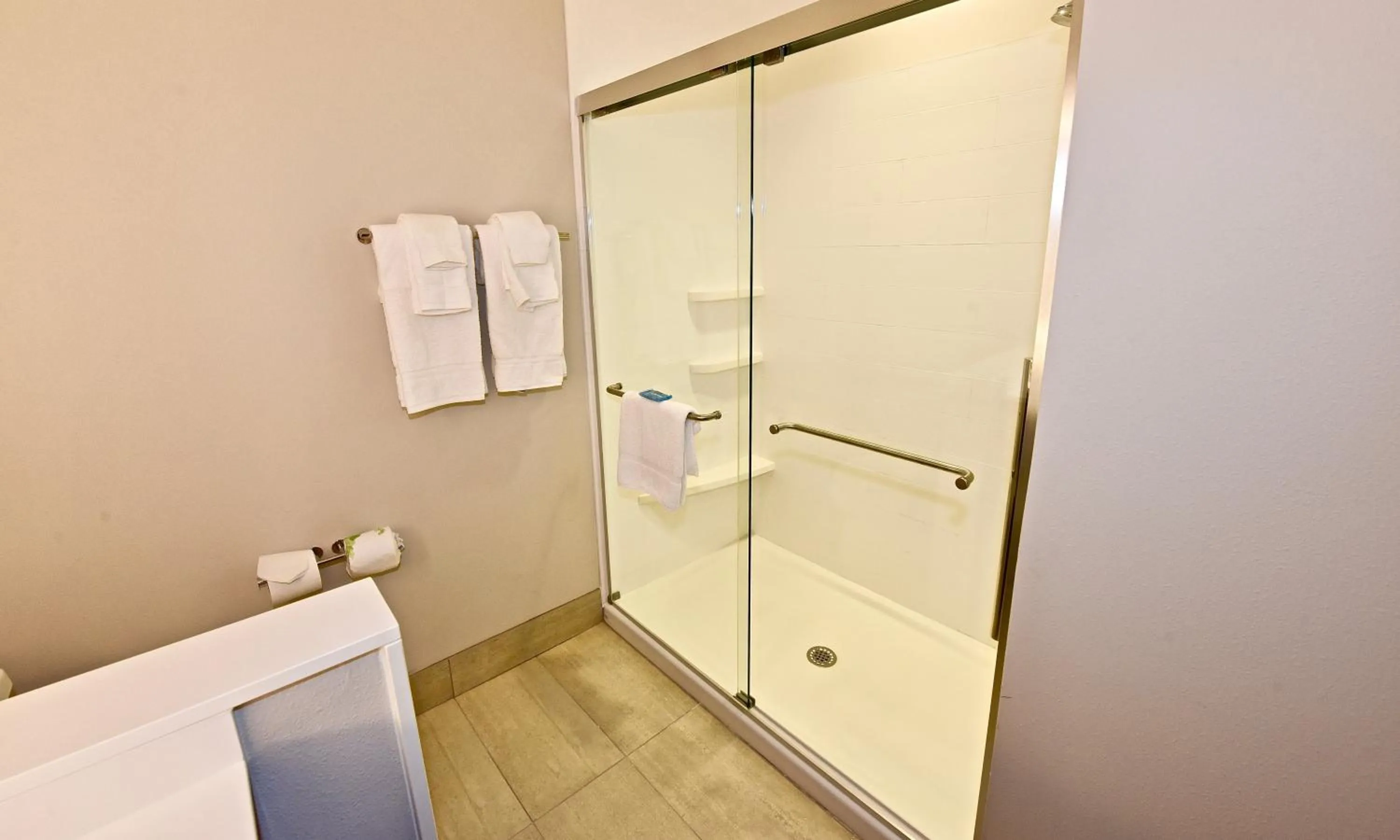 Bathroom in Holiday Inn Express & Suites - Perryville I-55, an IHG Hotel