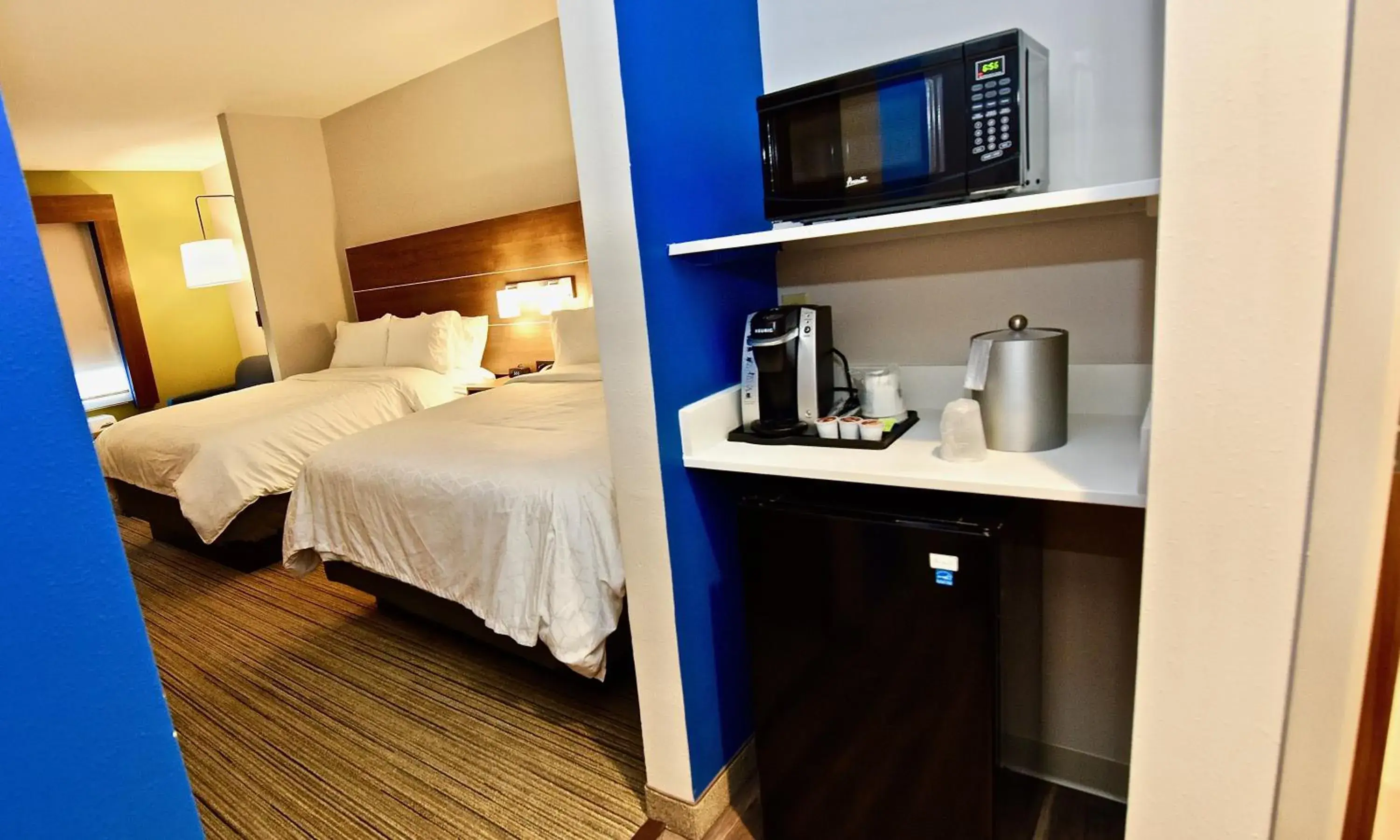 Bedroom, Bed in Holiday Inn Express & Suites - Perryville I-55, an IHG Hotel Bedroom, Bed in Holiday Inn Express & Suites - Perryville I-55, an IHG Hotel