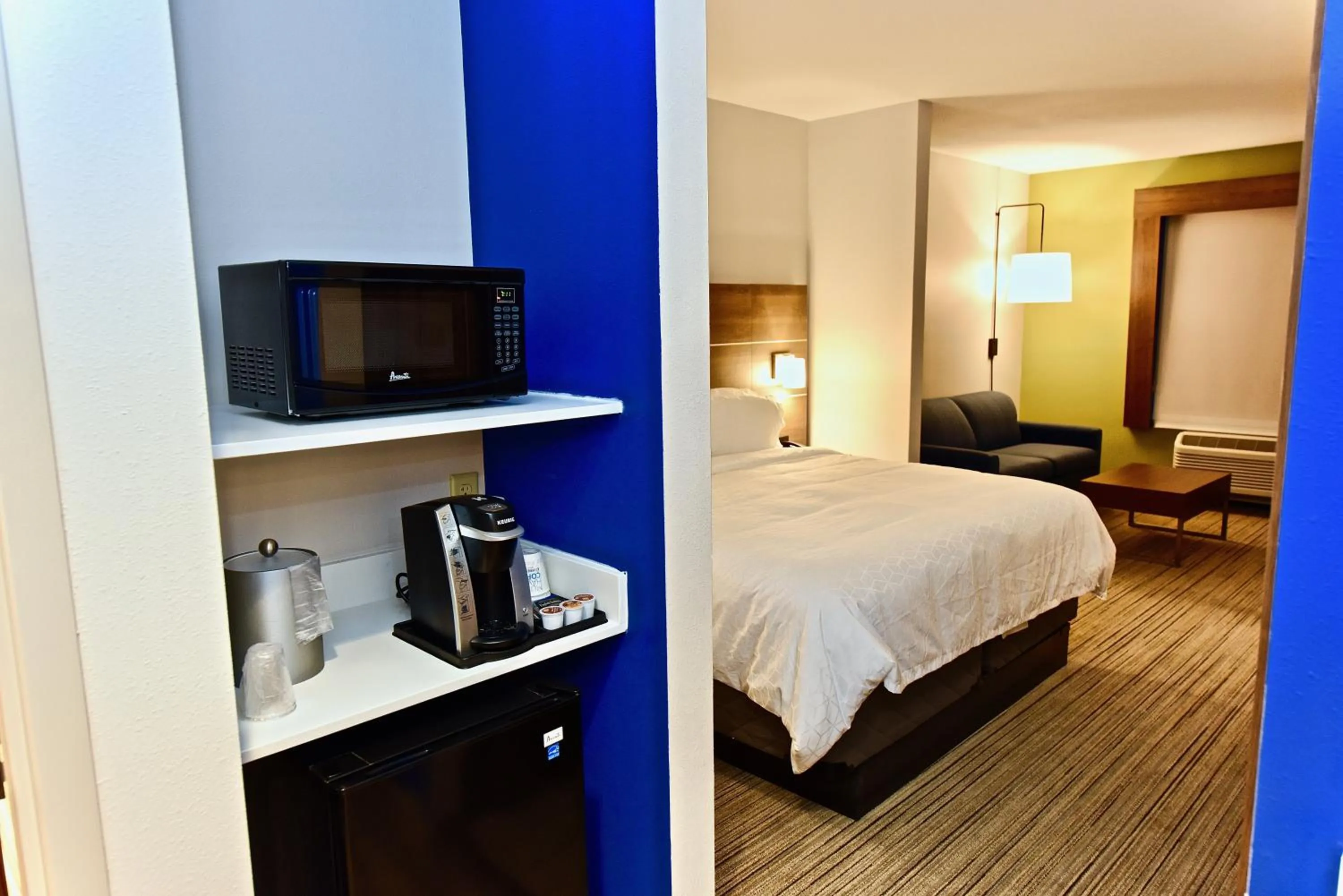 Photo of the whole room, Bed in Holiday Inn Express & Suites - Perryville I-55, an IHG Hotel