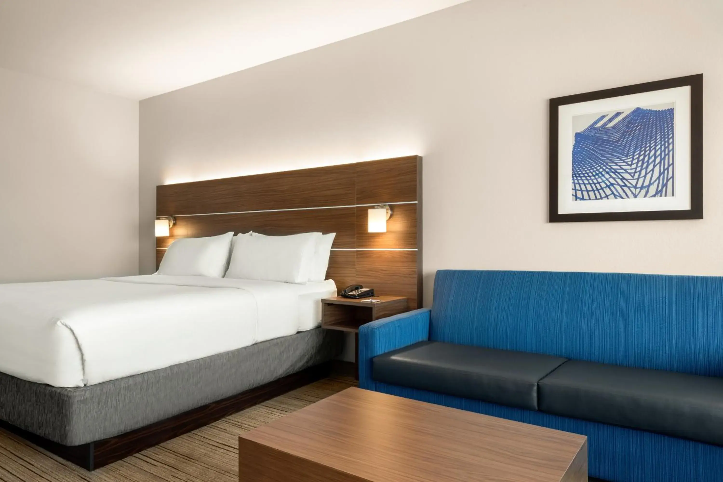 Bed in Holiday Inn Express & Suites - West Des Moines - Jordan Creek by IHG Bed in Holiday Inn Express & Suites - West Des Moines - Jordan Creek by IHG