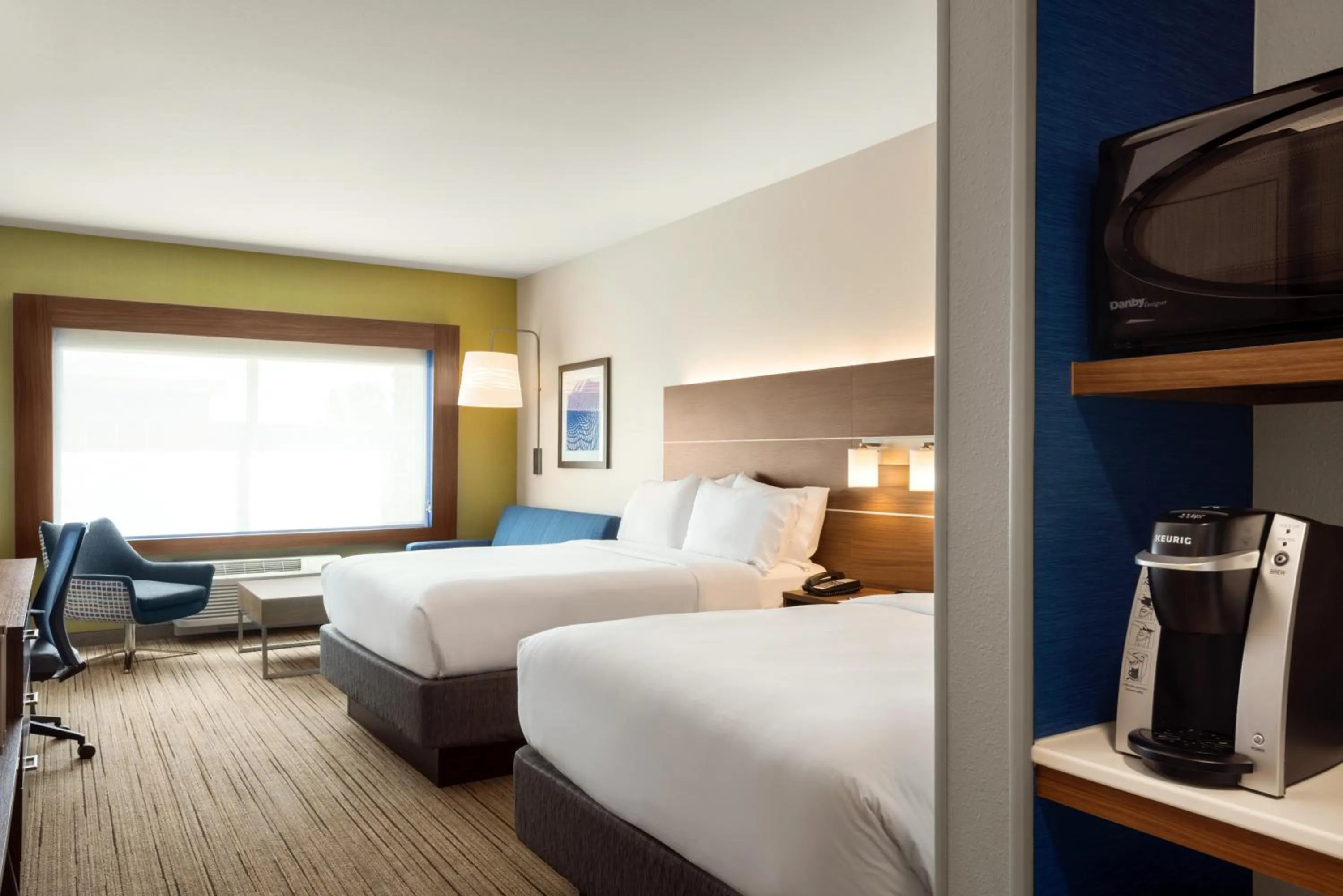 Bed in Holiday Inn Express & Suites - West Des Moines - Jordan Creek by IHG