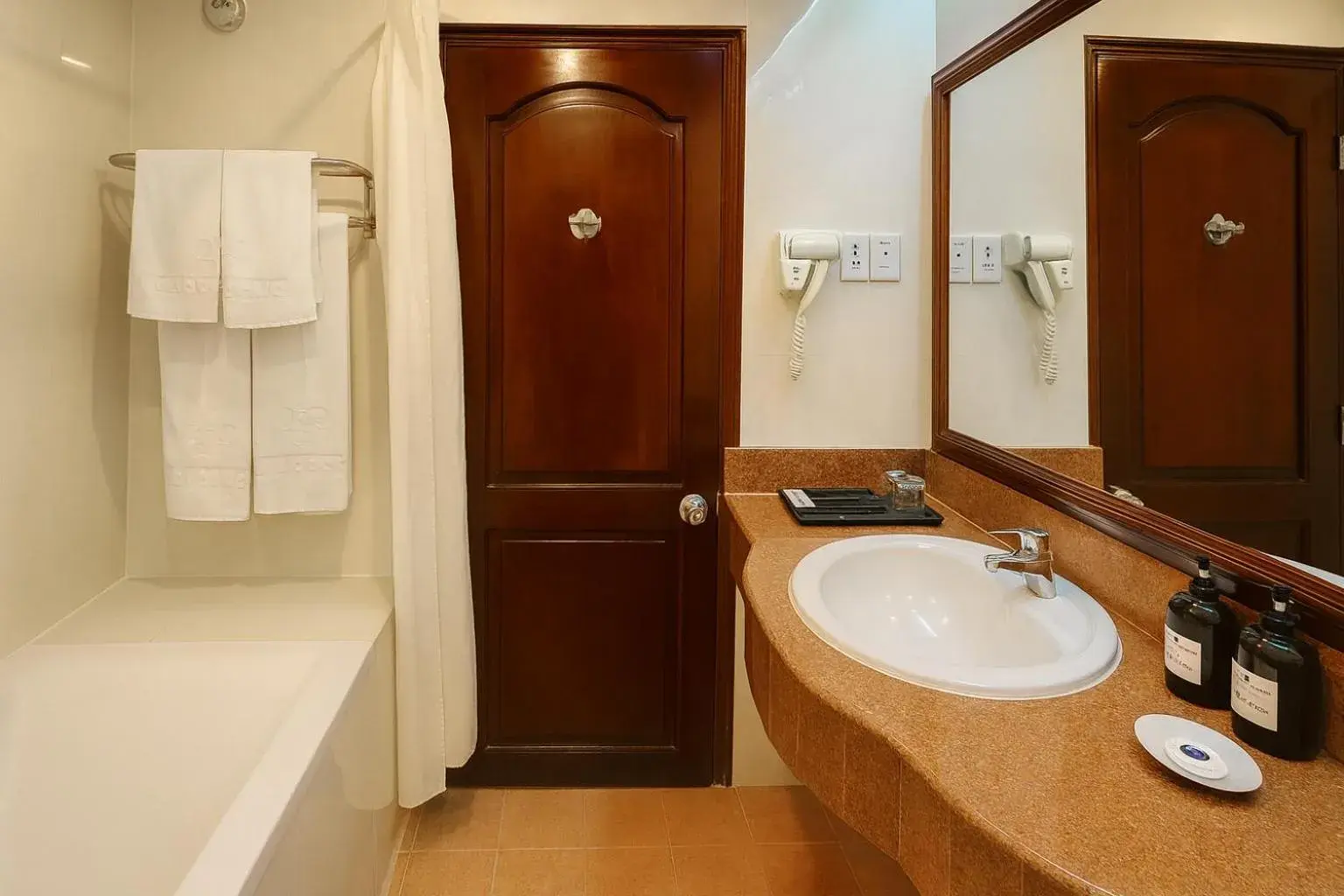 Bathroom in Saigon Phu Quoc Resort & Spa Bathroom in Saigon Phu Quoc Resort & Spa
