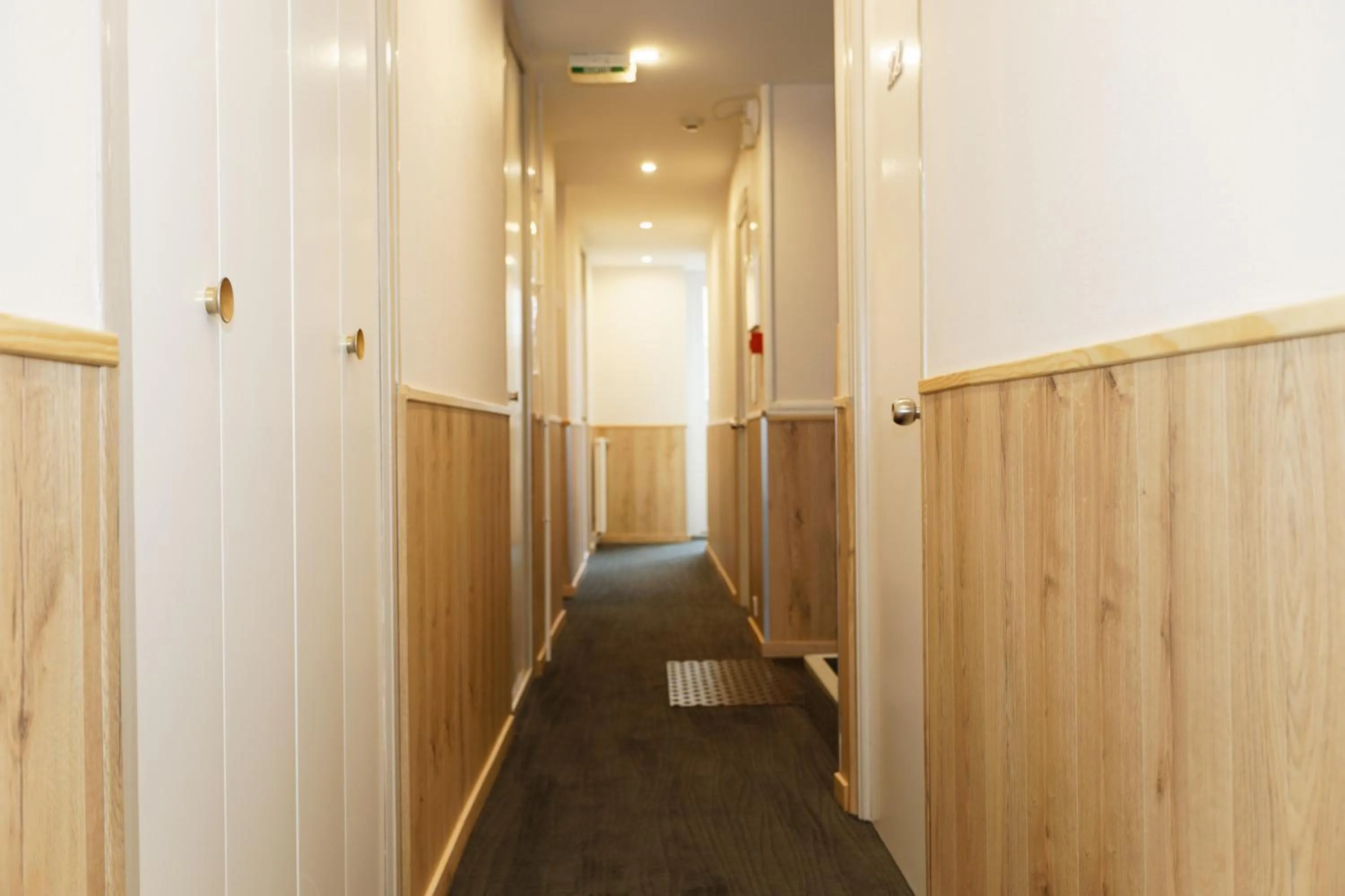 Property building in Contact Hôtel - Hôtel Le Lion d'Or Lamballe