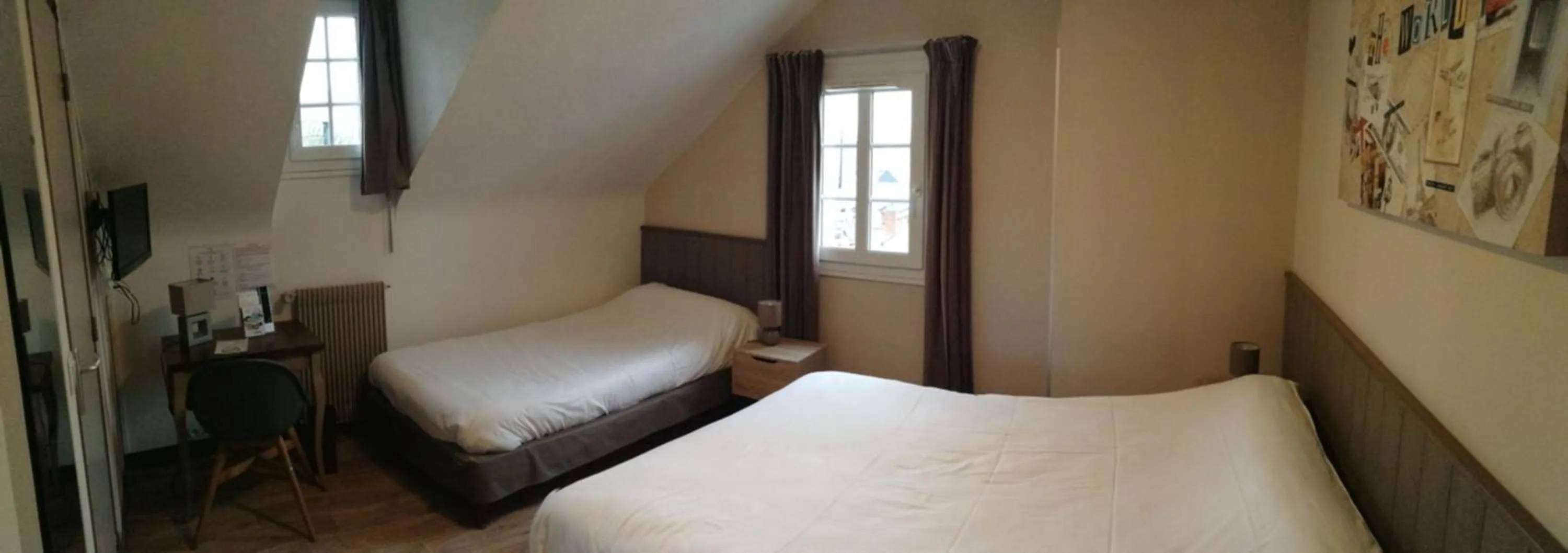 Photo of the whole room, Bed in Contact Hôtel - Hôtel Le Lion d'Or Lamballe