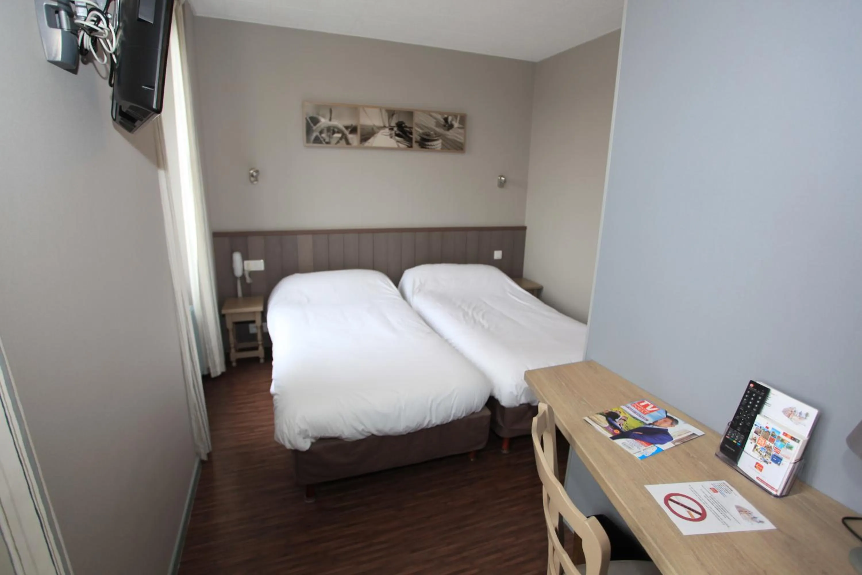 Bedroom, Bed in Contact Hôtel - Hôtel Le Lion d'Or Lamballe