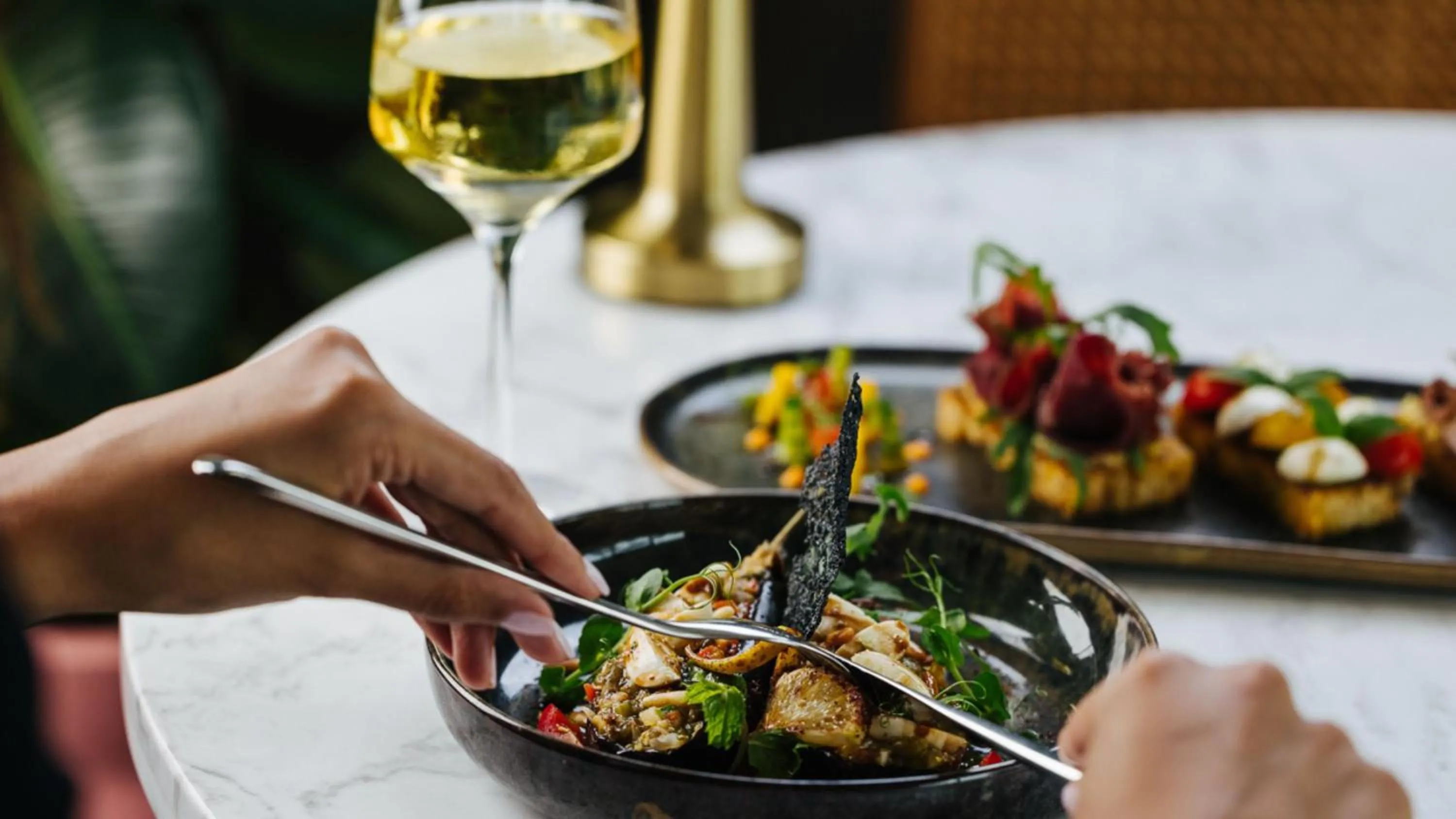 Restaurant/places to eat in voco Dubai by IHG