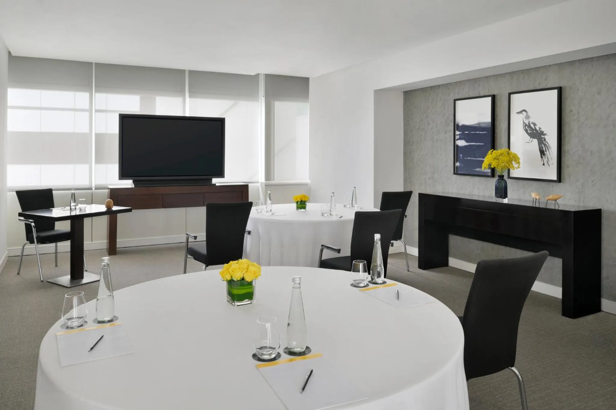 Meeting/conference room in voco Dubai by IHG