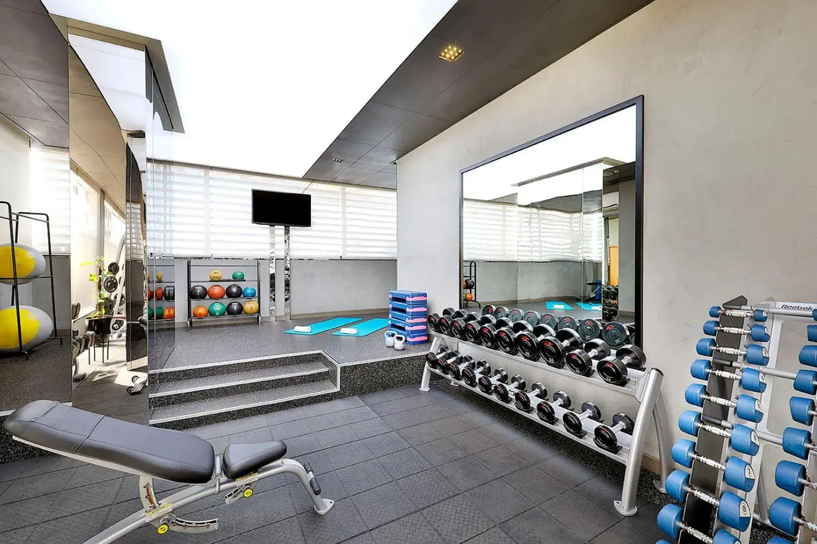 Fitness centre/facilities in voco Dubai by IHG Fitness centre/facilities in voco Dubai by IHG