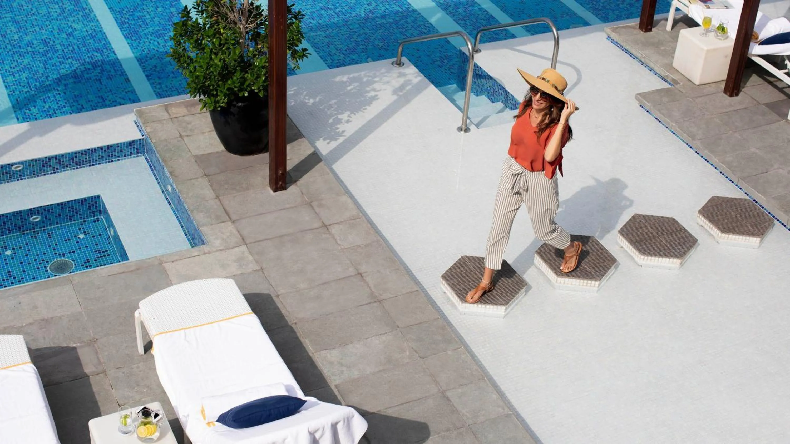 Swimming pool in voco Dubai by IHG