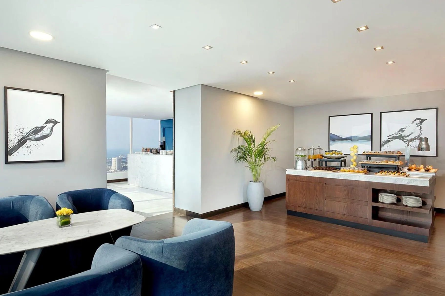 Meeting/conference room in voco Dubai by IHG