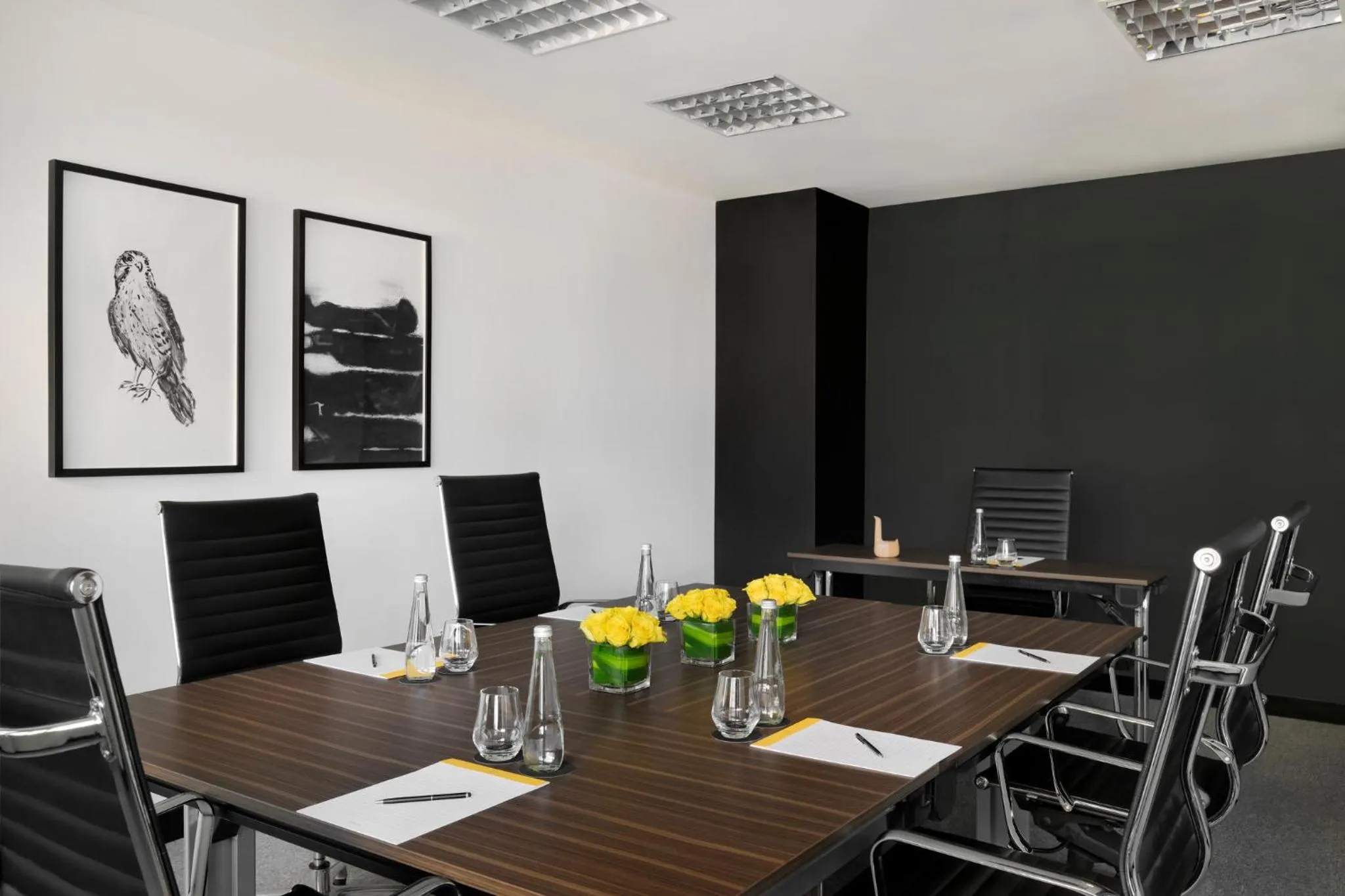 Meeting/conference room in voco Dubai by IHG
