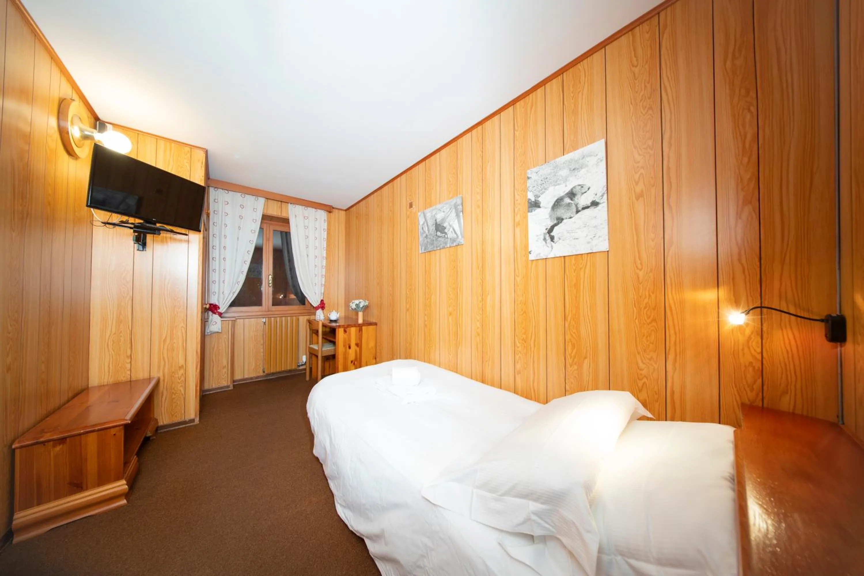 Bedroom, Bed in Locanda del Lysjoch