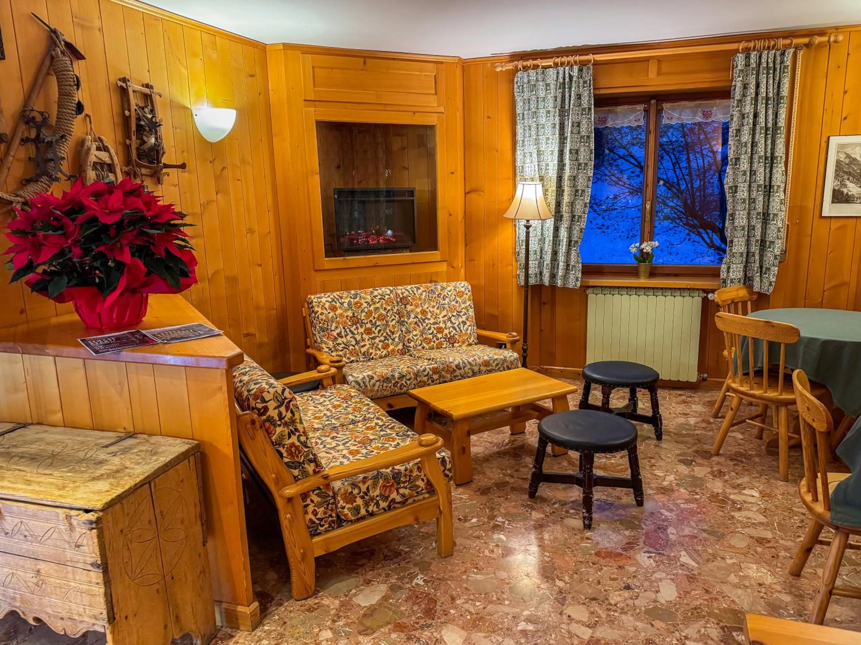 Seating area in Locanda del Lysjoch