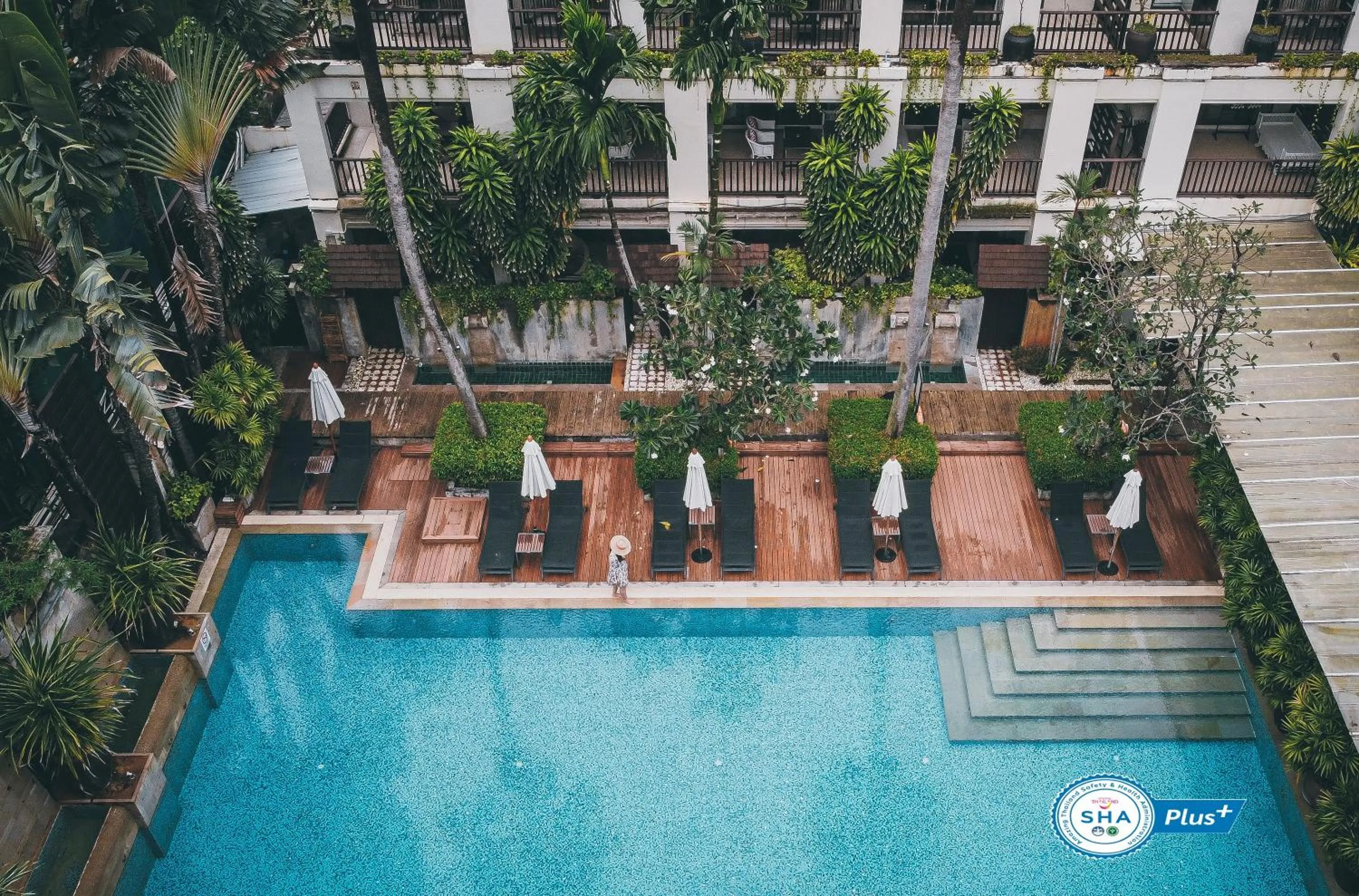 Swimming pool in Burasari Phuket Resort & Spa