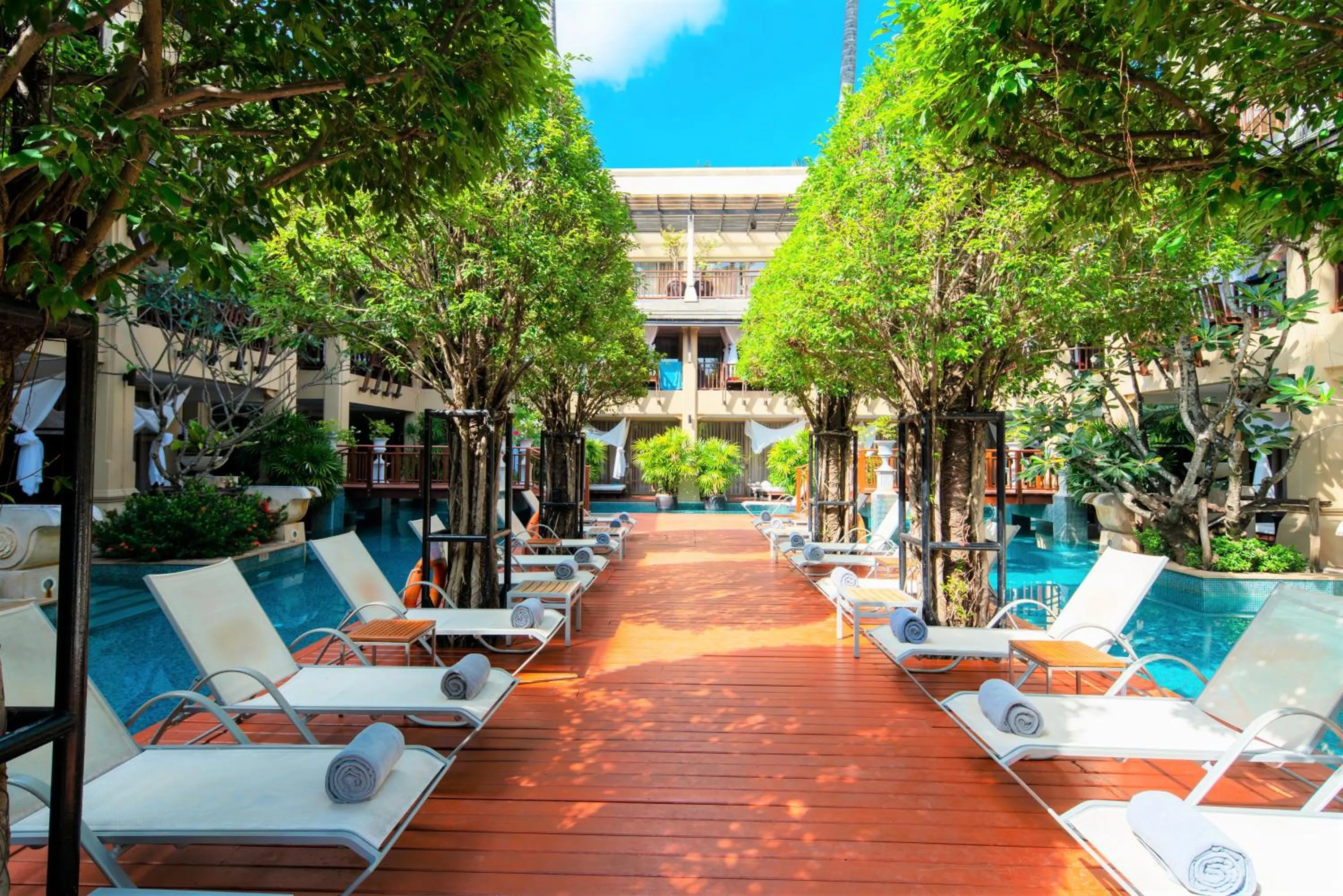 Swimming pool in Burasari Phuket Resort & Spa
