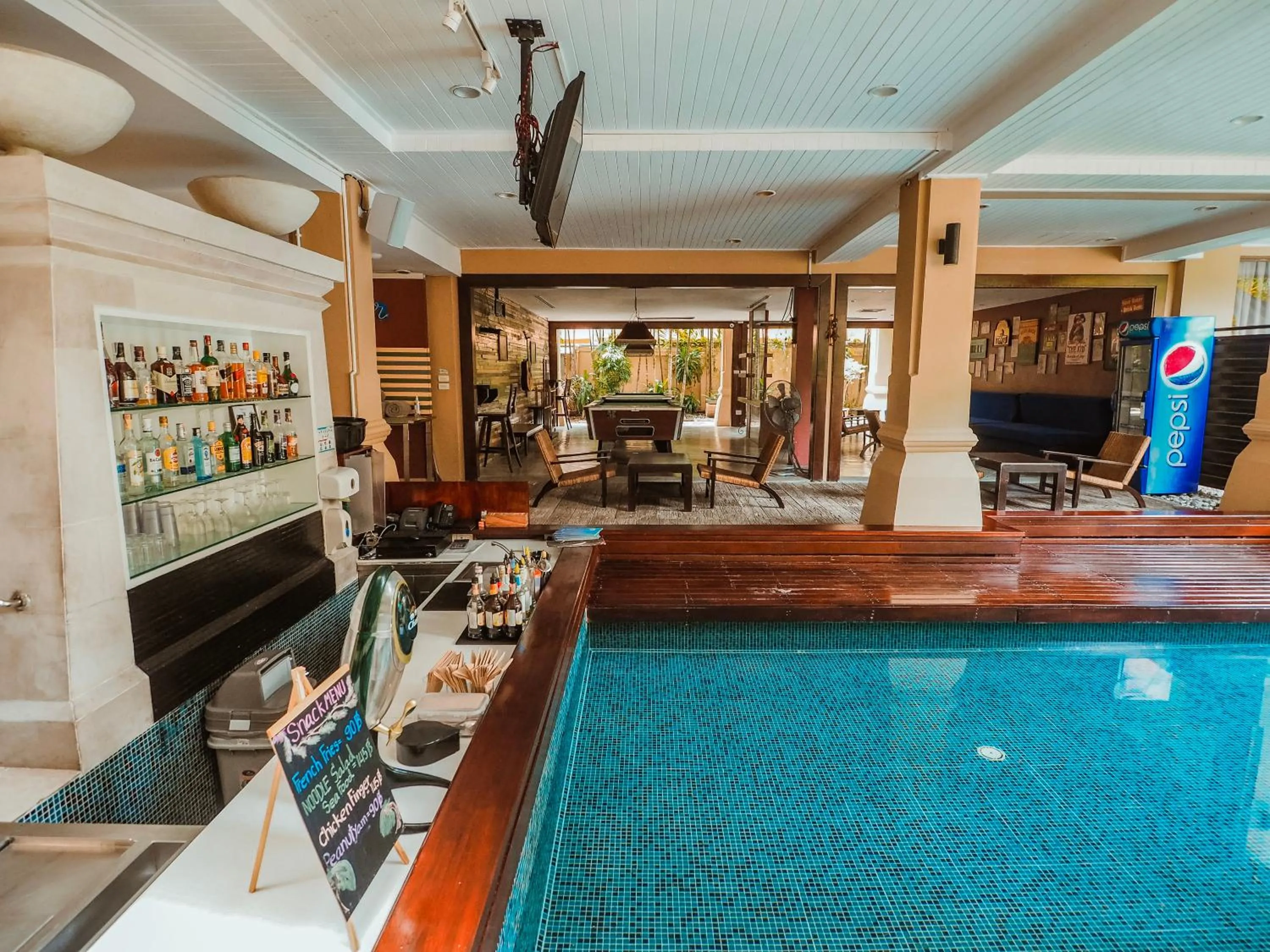 Restaurant/places to eat in Burasari Phuket Resort & Spa