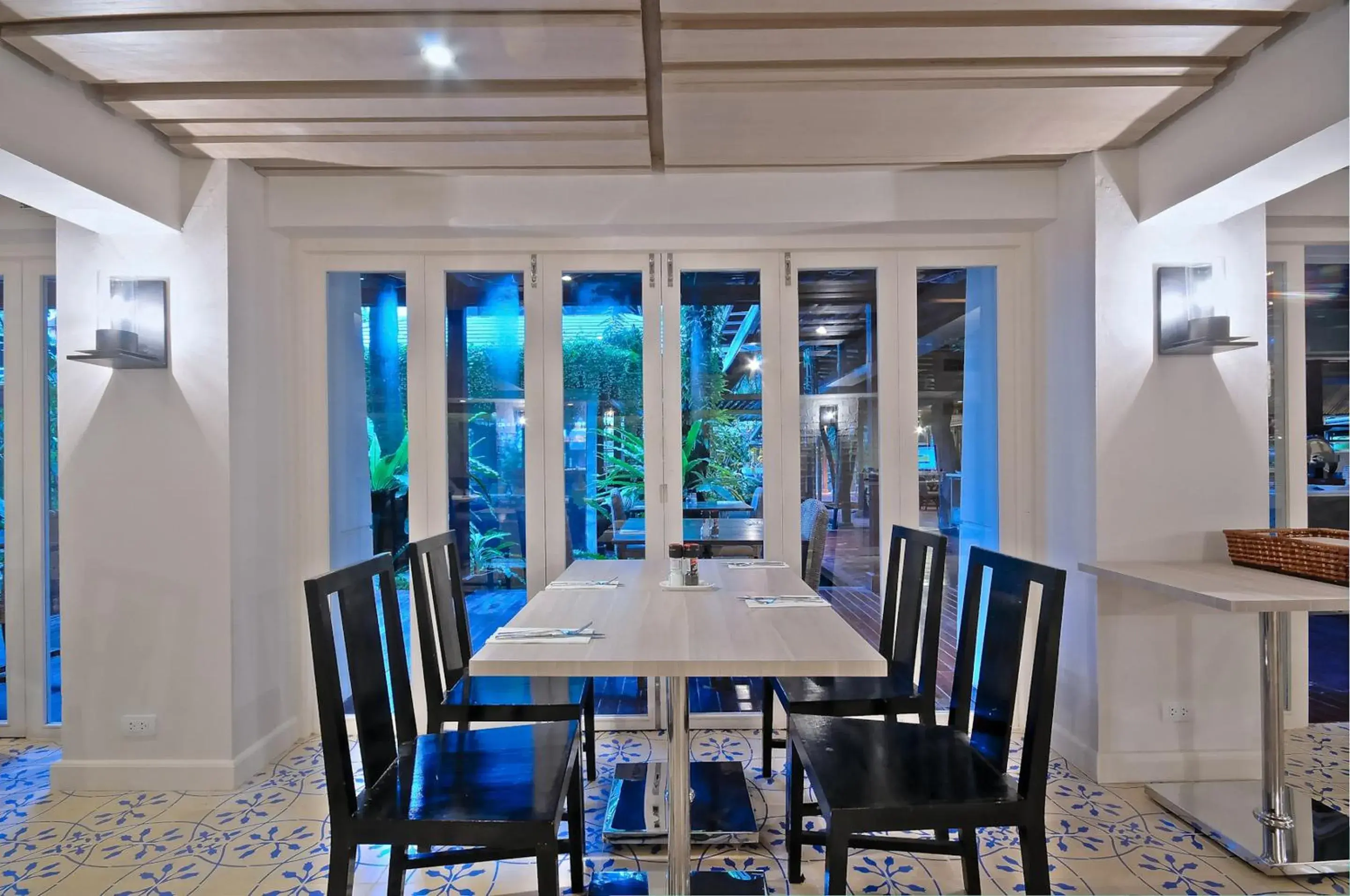 Restaurant/places to eat in Burasari Phuket Resort & Spa Restaurant/places to eat in Burasari Phuket Resort & Spa
