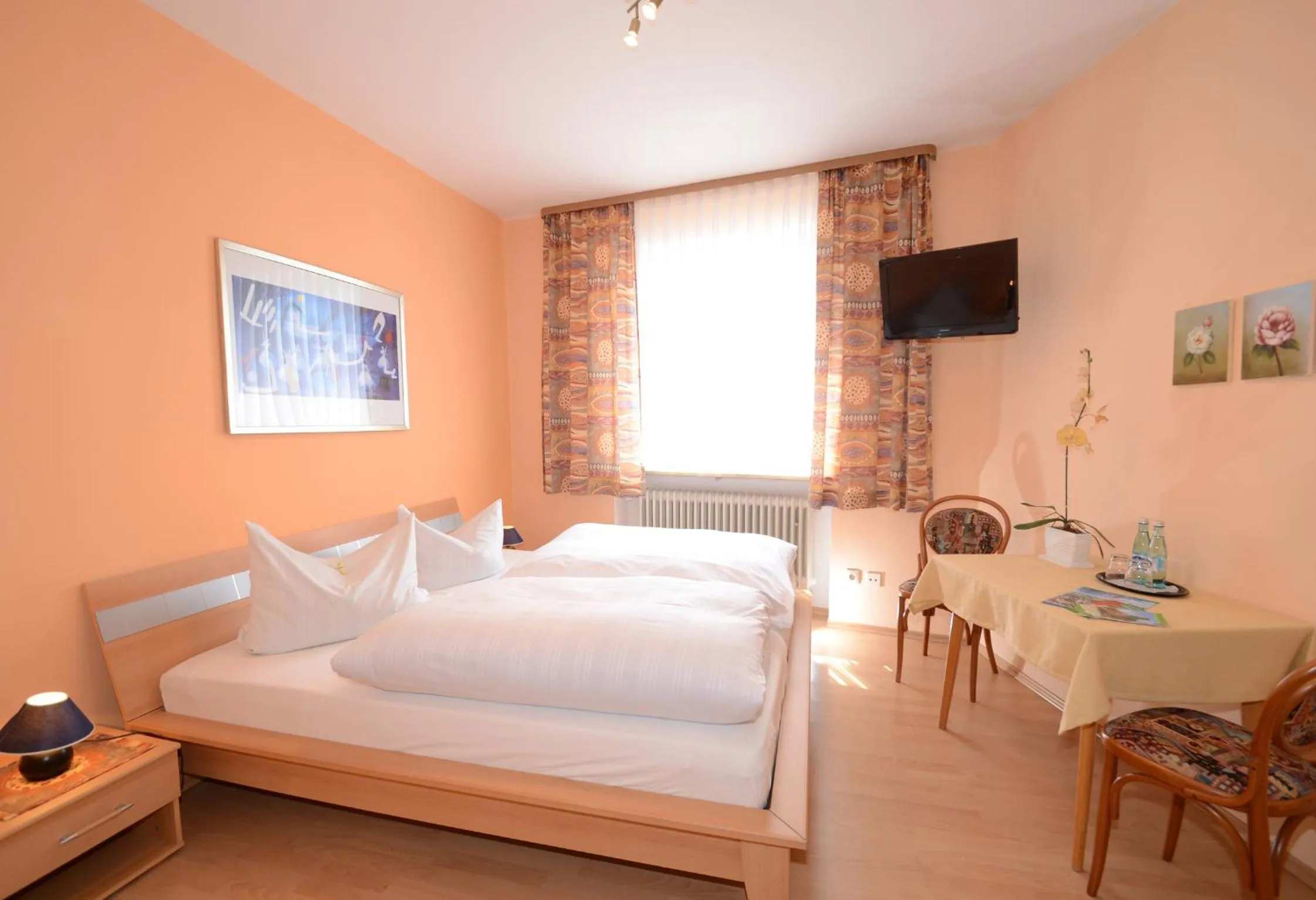 Photo of the whole room, Bed in Gasthof zur Post Hotel und Parkplatz