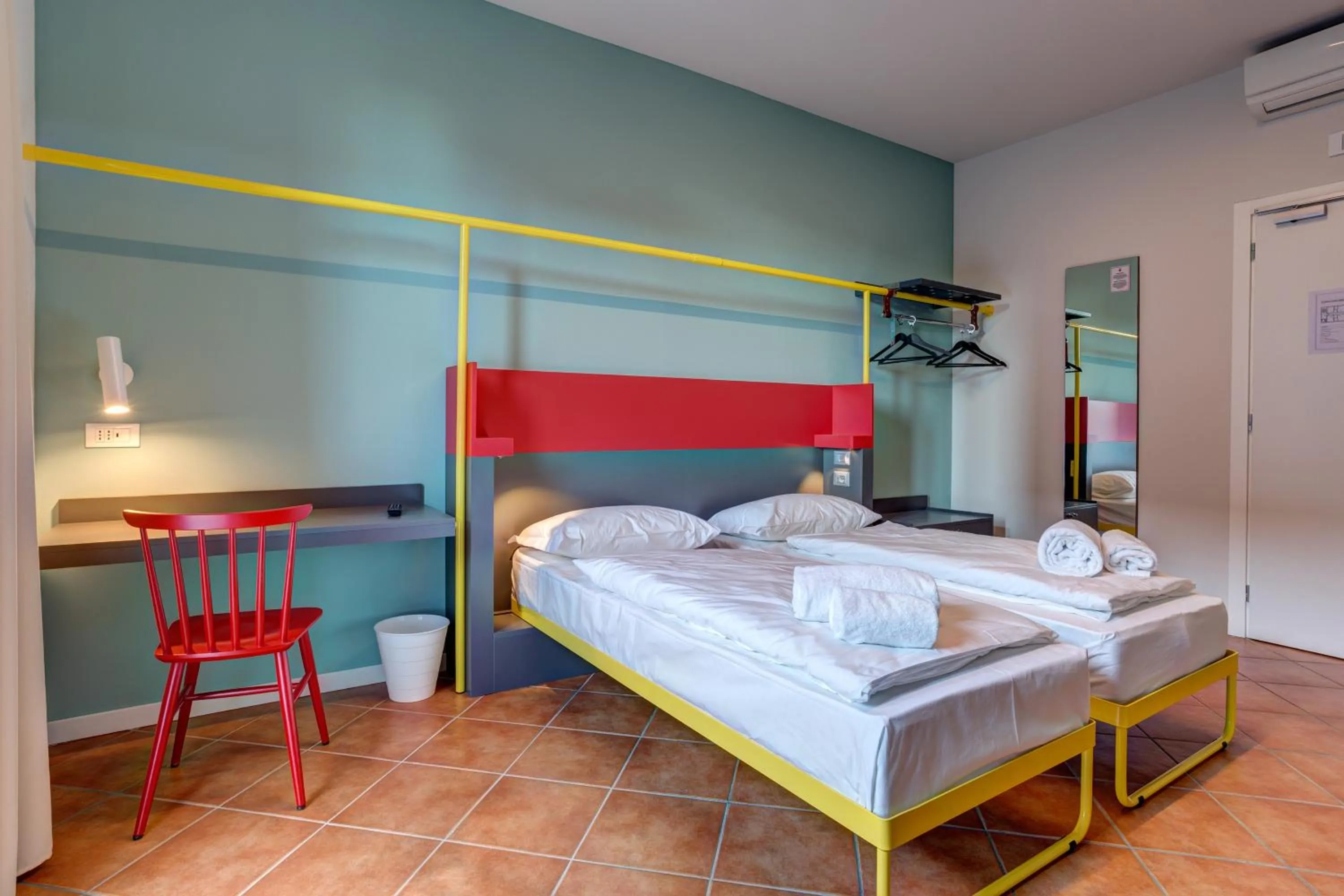 Photo of the whole room, Bed in MEININGER Milano Garibaldi