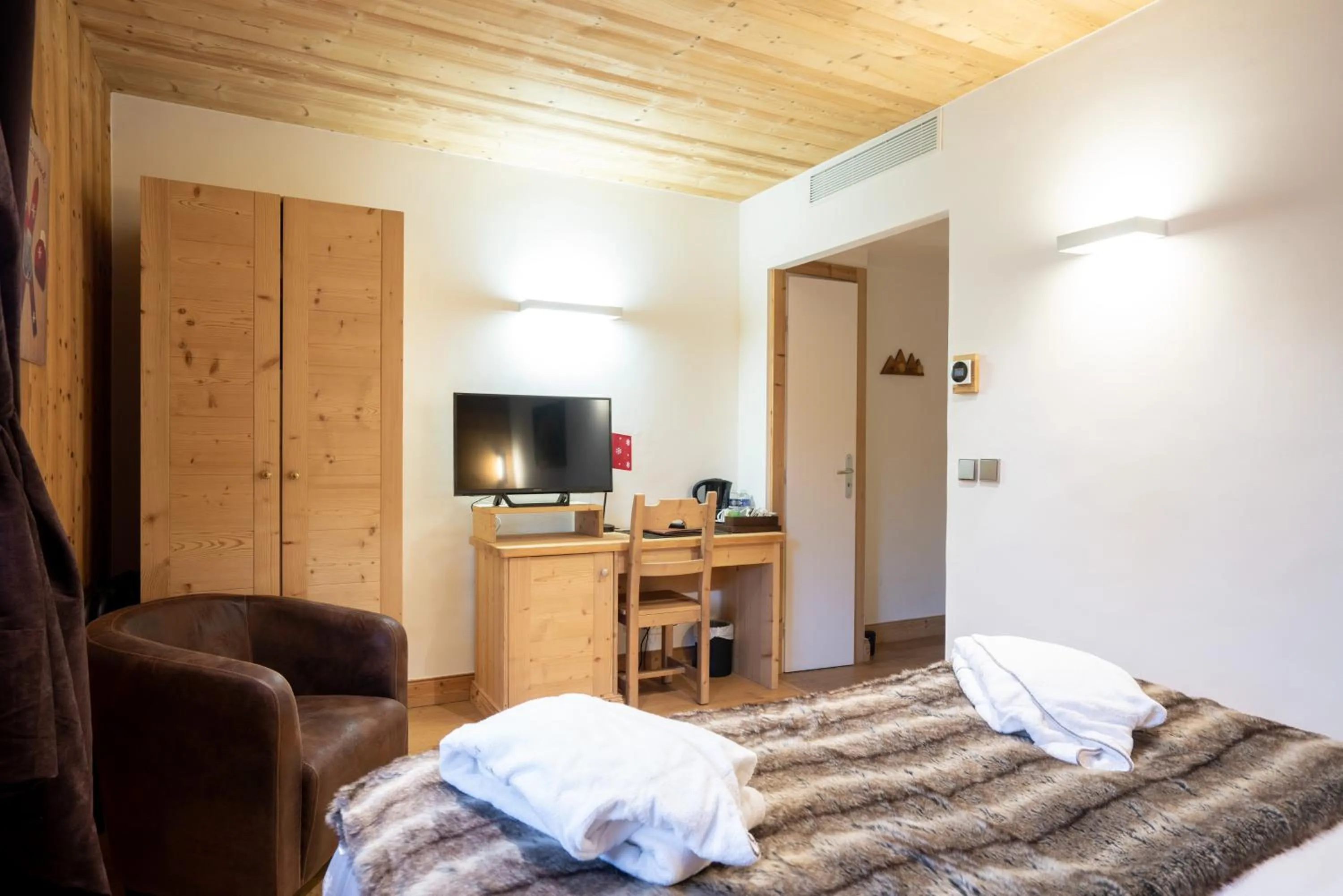 Photo of the whole room, Bed in La Ferme Du Lac