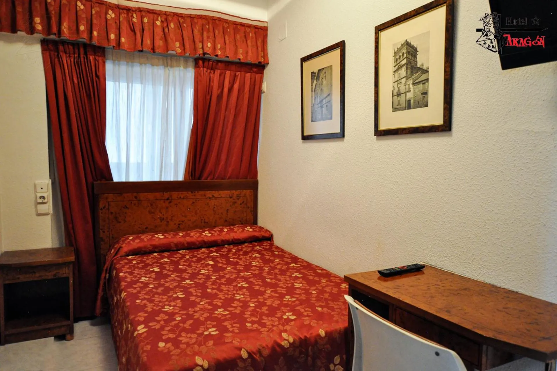 Bedroom, Bed in Hotel Aragón