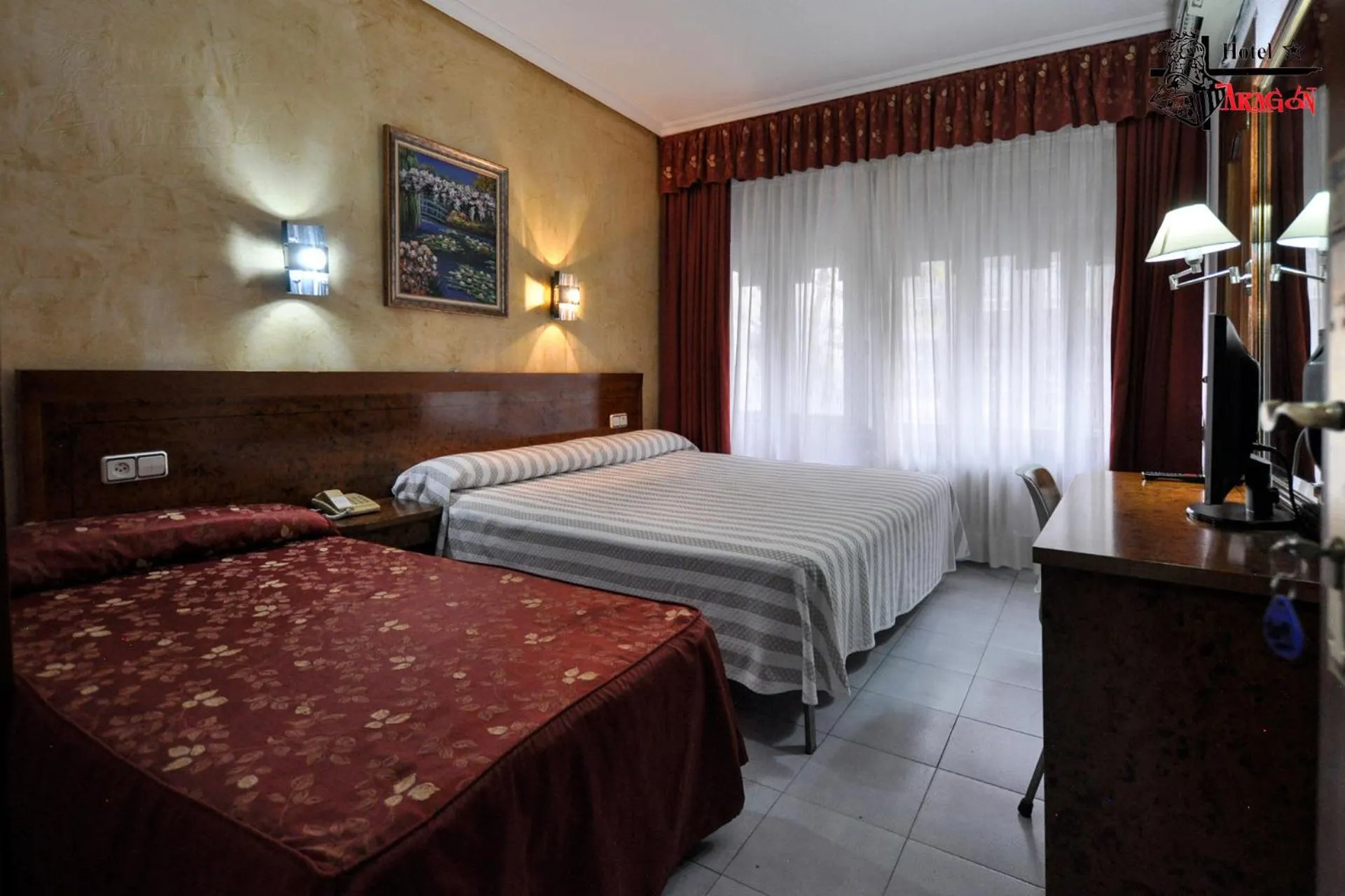 Bed in Hotel Aragón