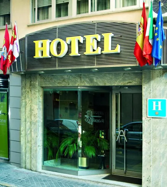 Facade/entrance in Hotel Aragón