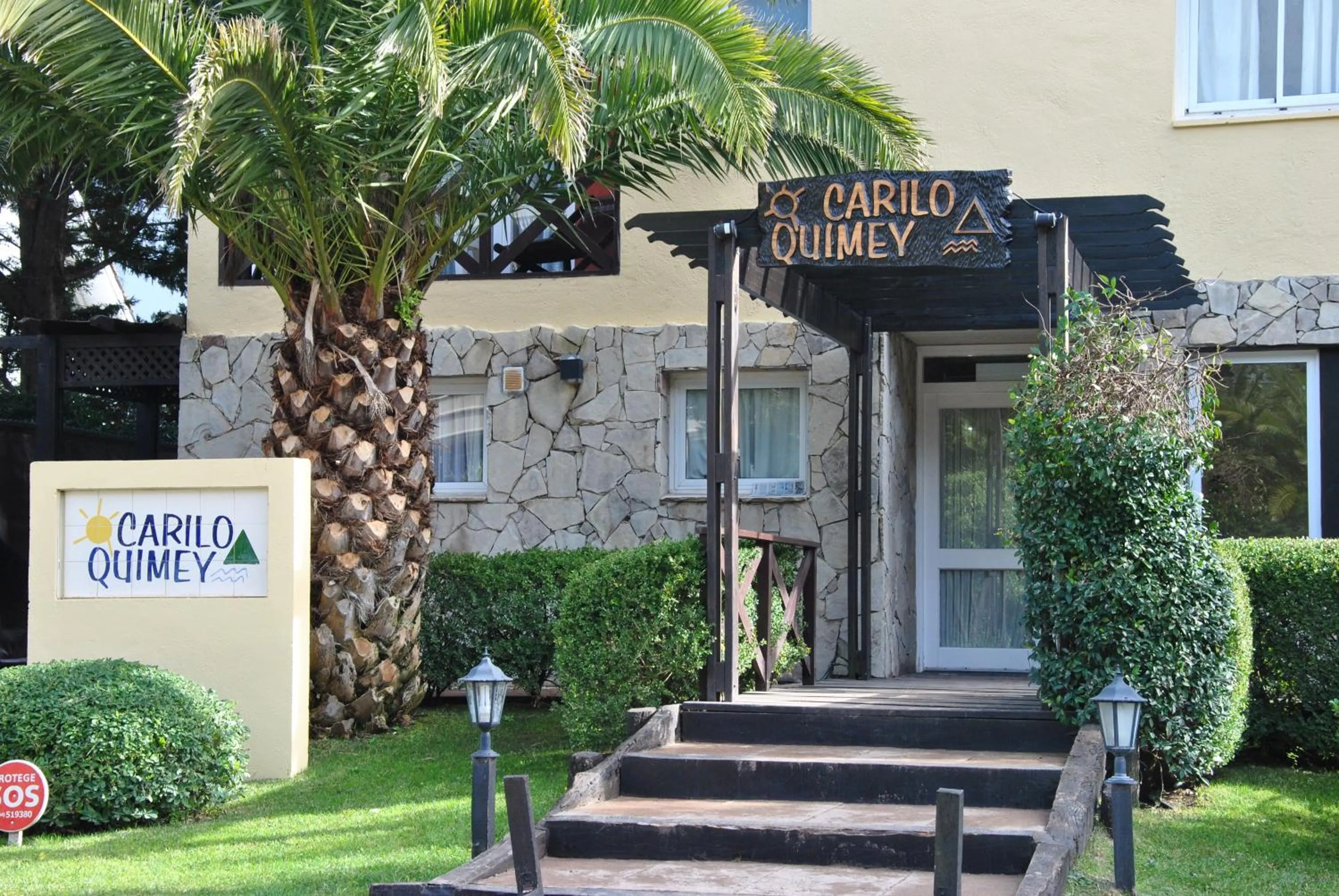 Facade/entrance in Carilo Quimey