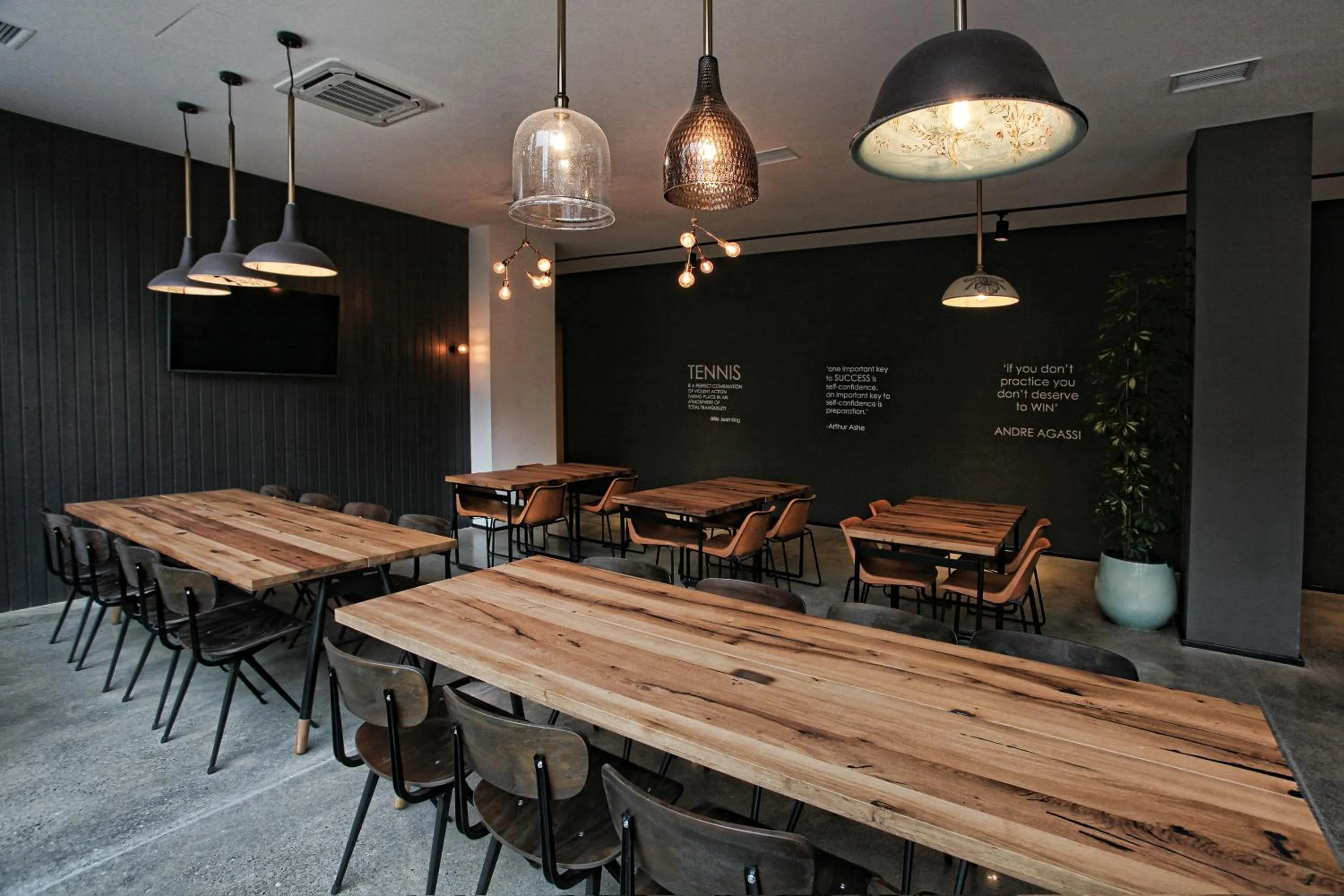 Restaurant/places to eat in L.M Club Hotel