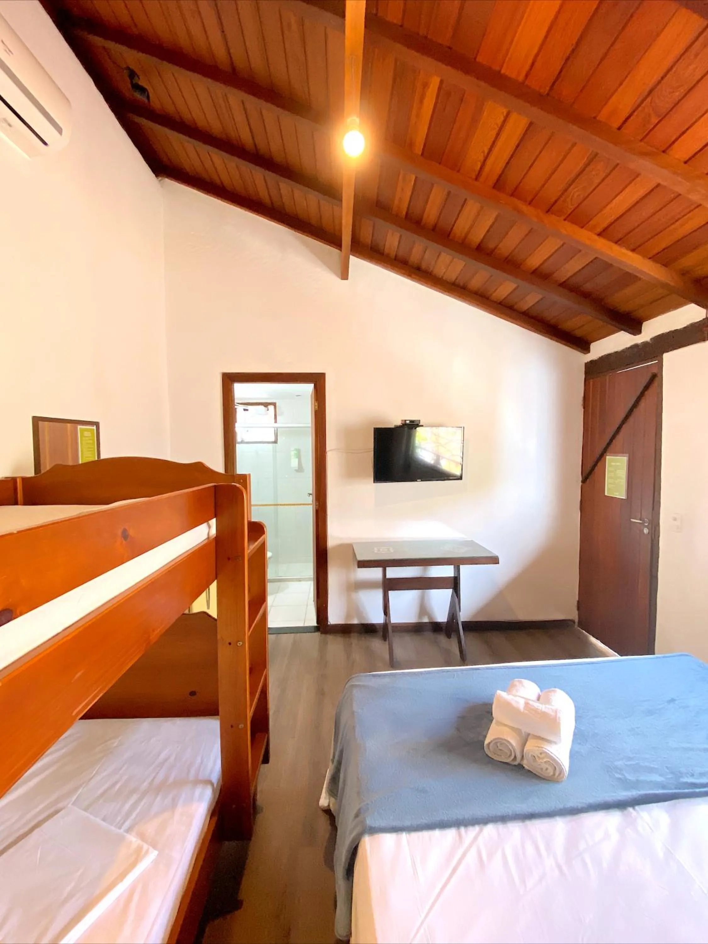 Photo of the whole room, Bed in Bamboo Búzios Hostel