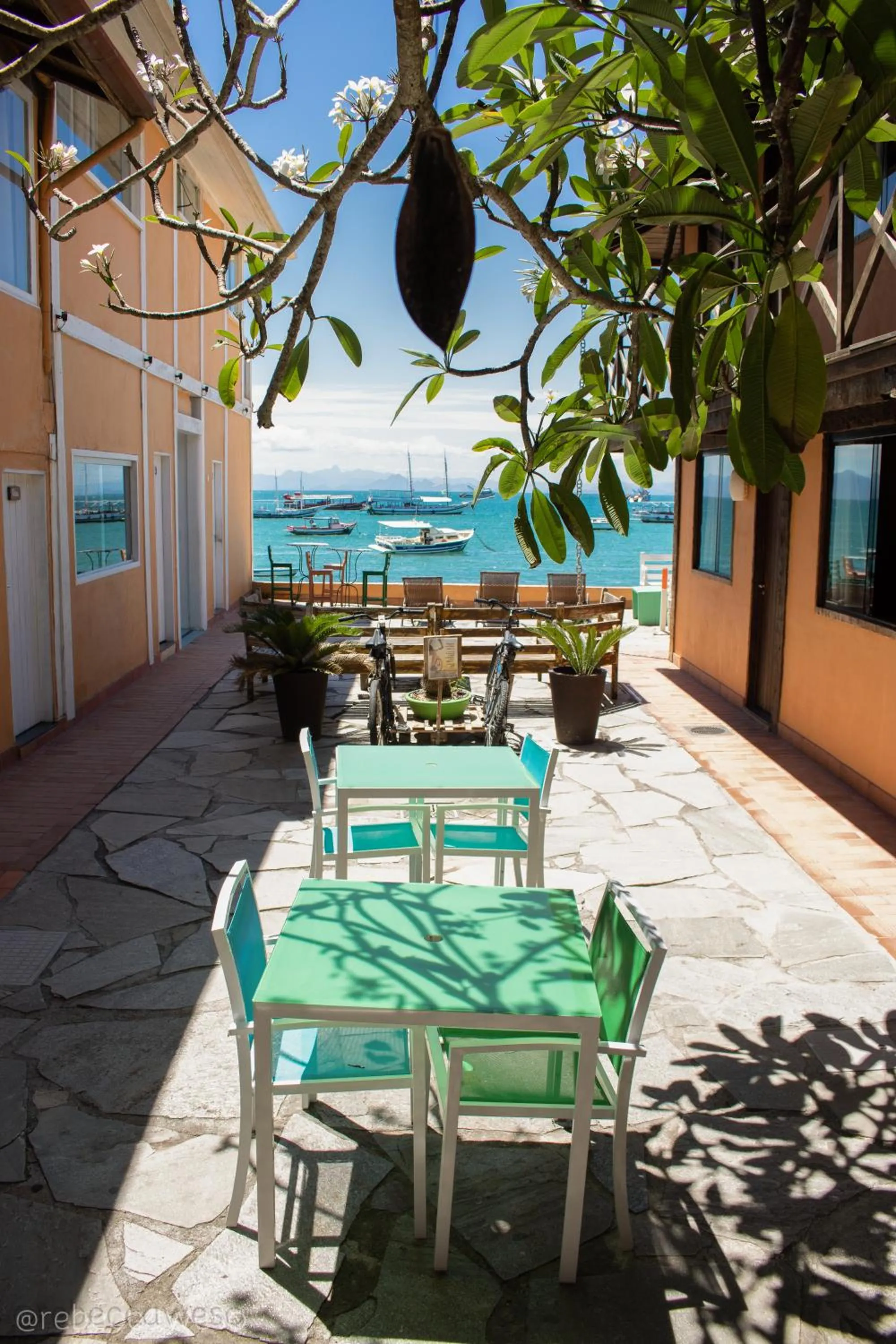 Seating area in Bamboo Búzios Hostel