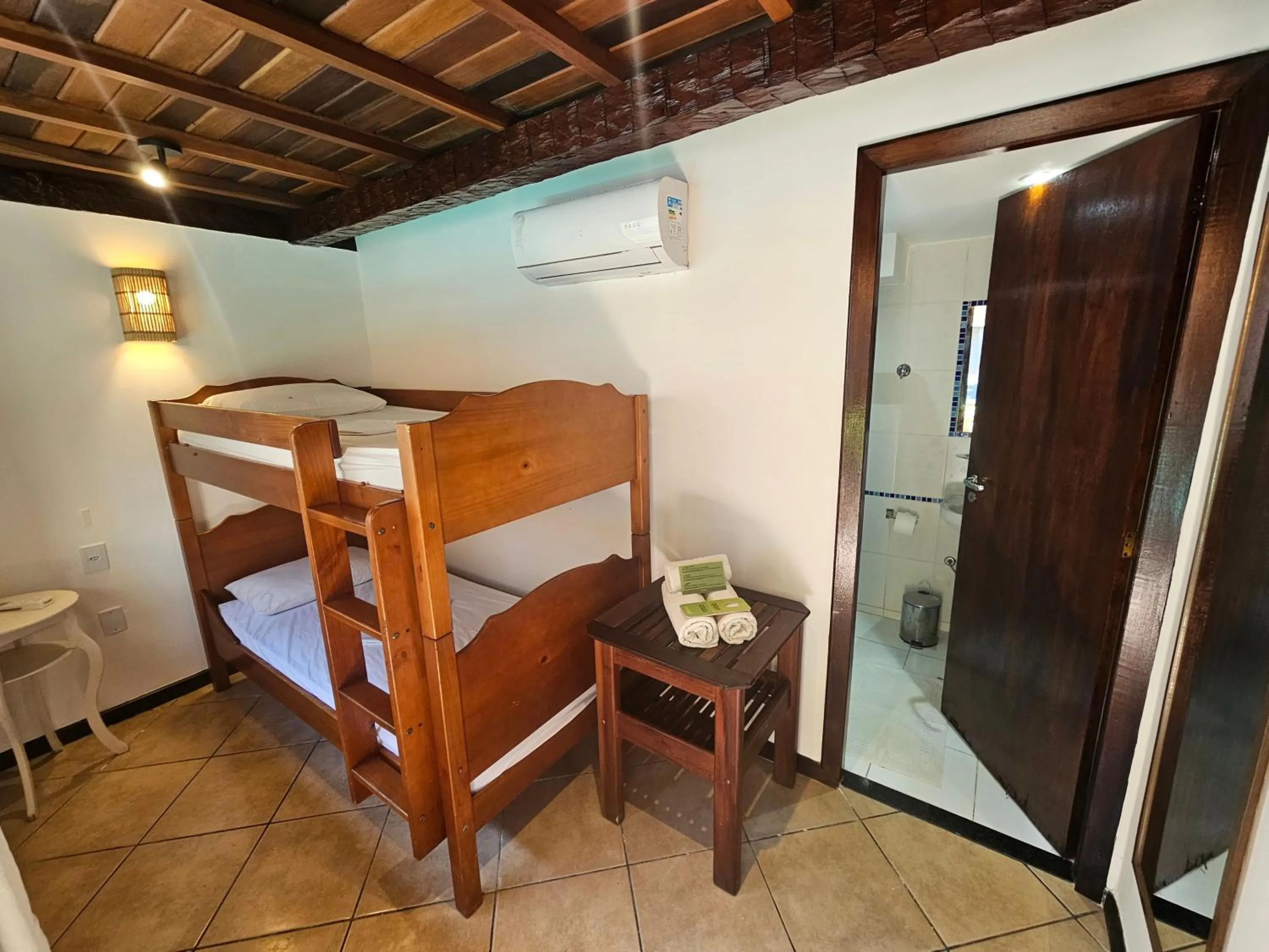 Bed in Bamboo Búzios Hostel