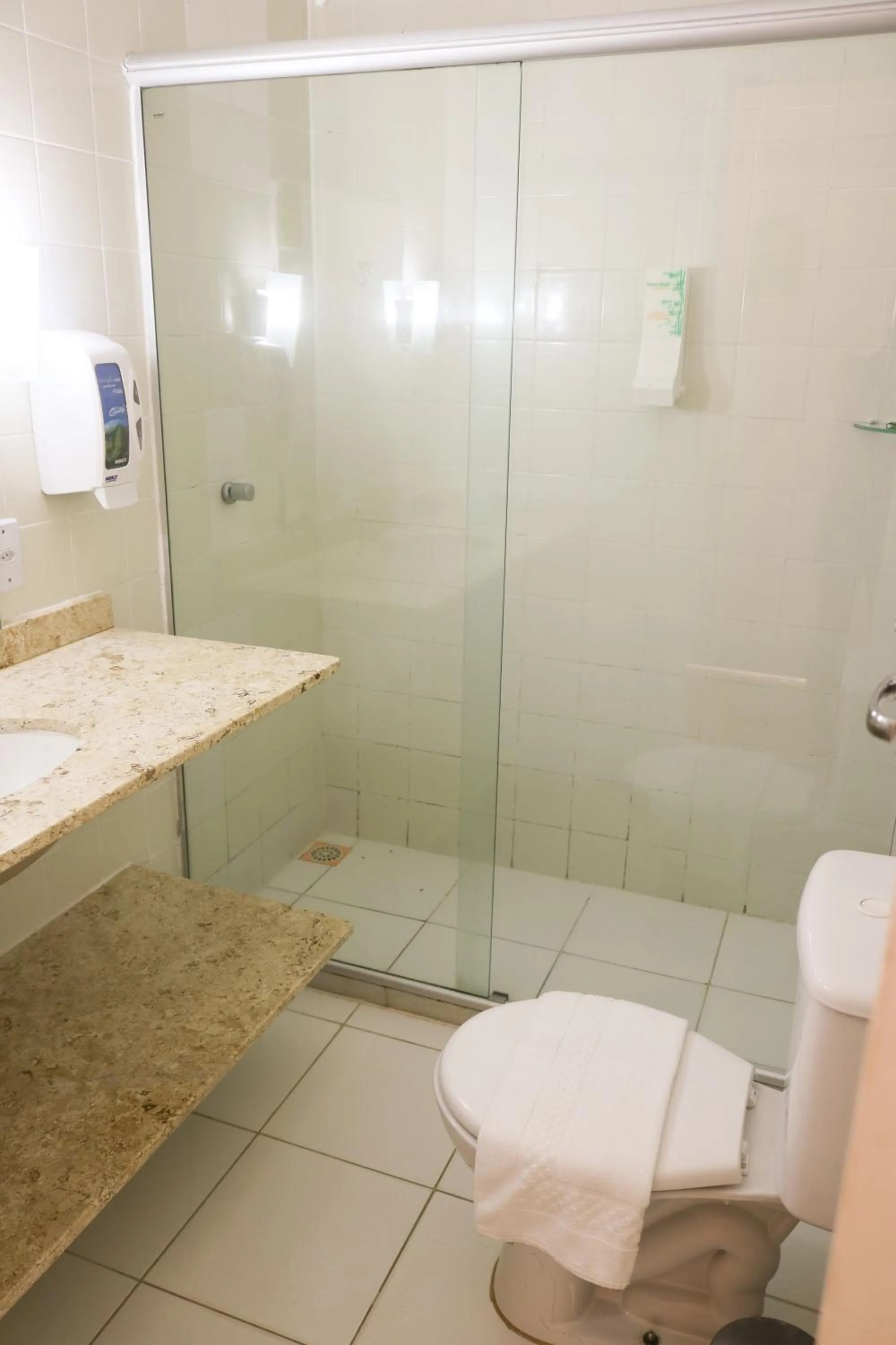 Bathroom in Bamboo Búzios Hostel