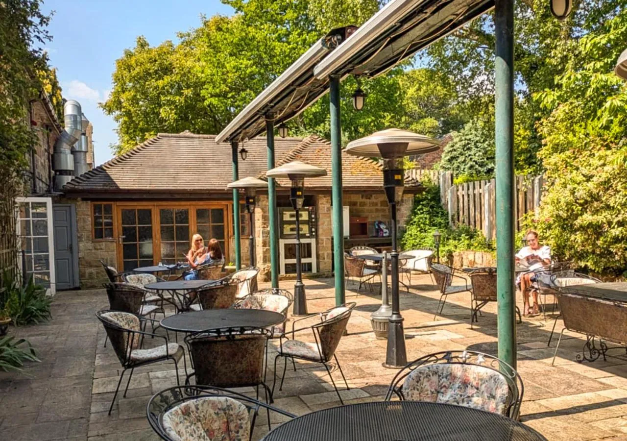 Restaurant/places to eat in Santo's Higham Farm Hotel